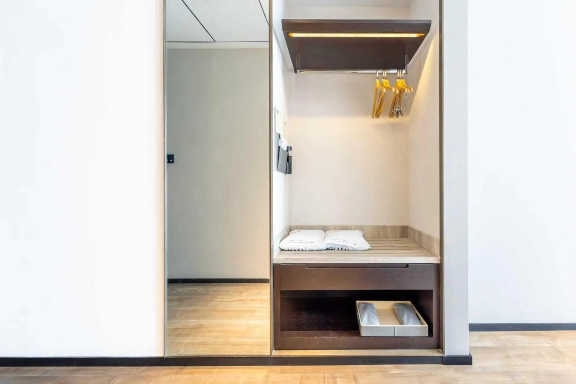 Atour X Hotel Shanghai Shuguang Wusong Cruise Terminal