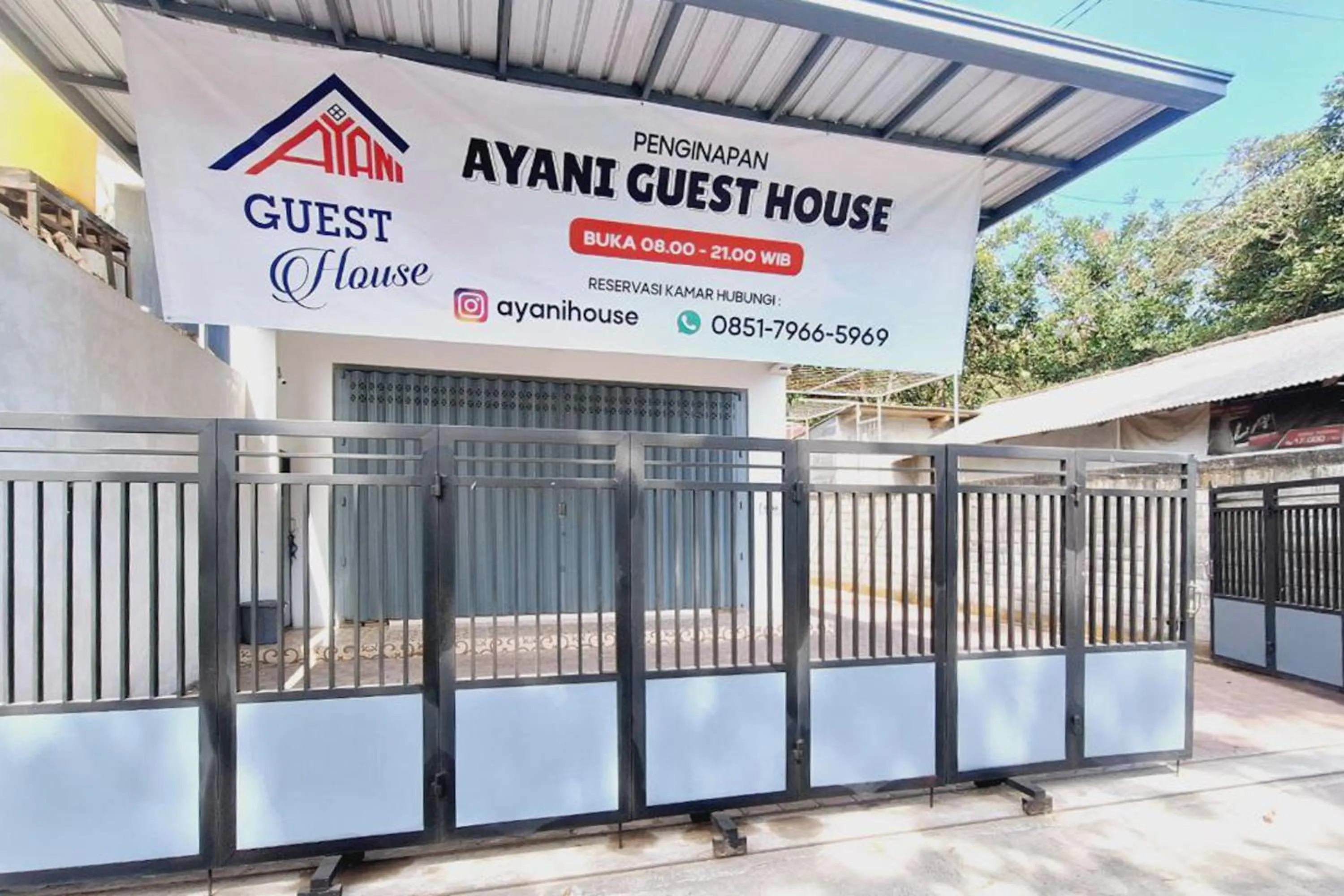 Facade/entrance in Ayani Guest House RedPartner