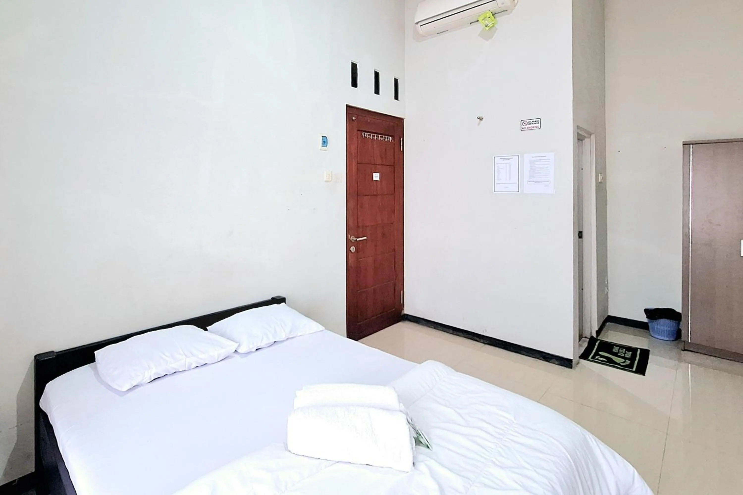 Bedroom, Bed in HKP Homestay RedPartner Blitar