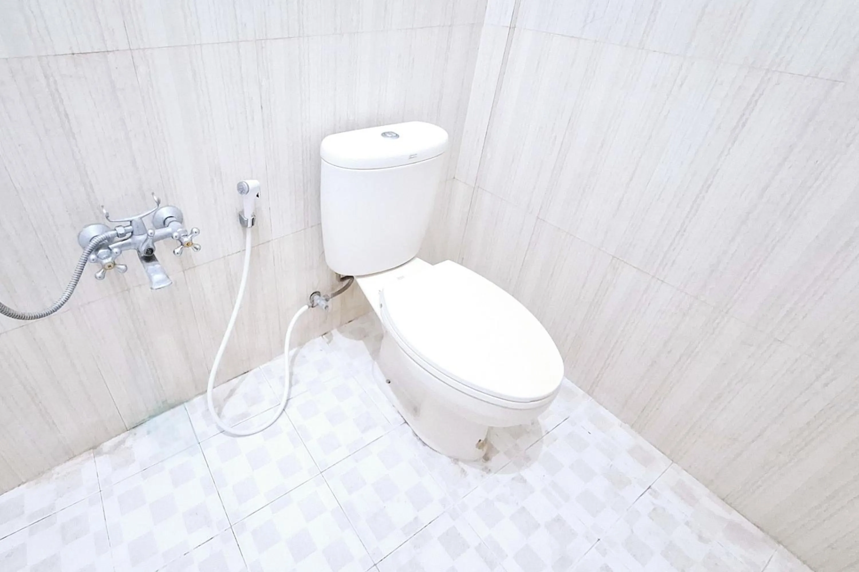 Bathroom in HKP Homestay RedPartner Blitar