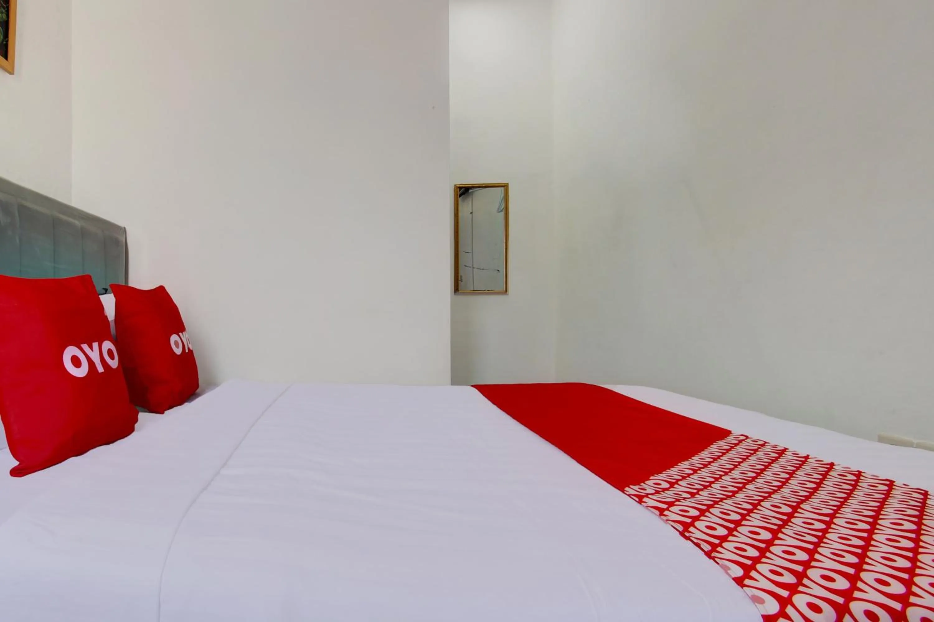 Bedroom in OYO 93188 Soren Hotel And Coffee