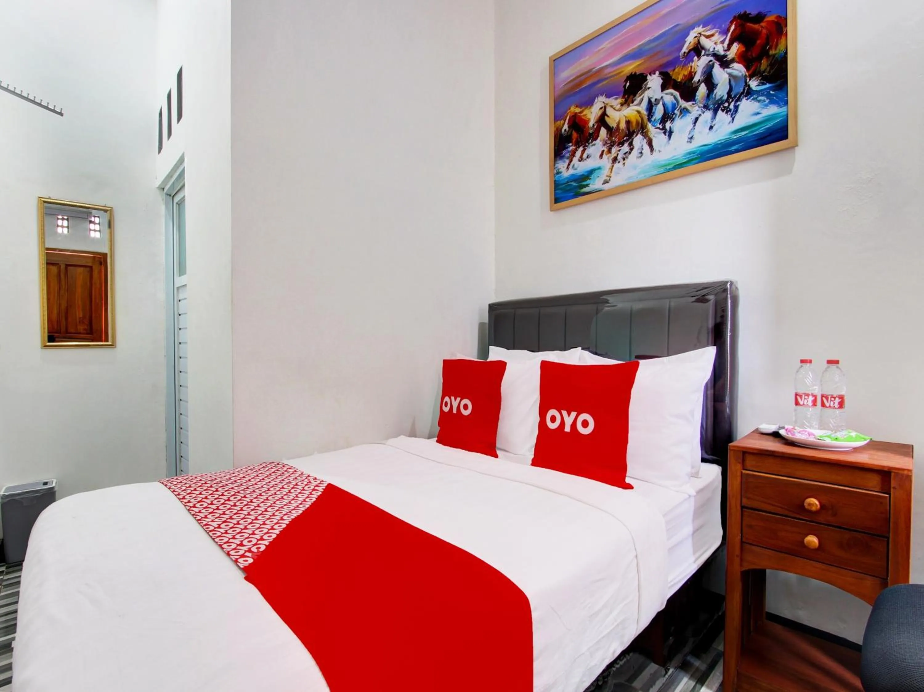 Bedroom in OYO 93188 Soren Hotel And Coffee