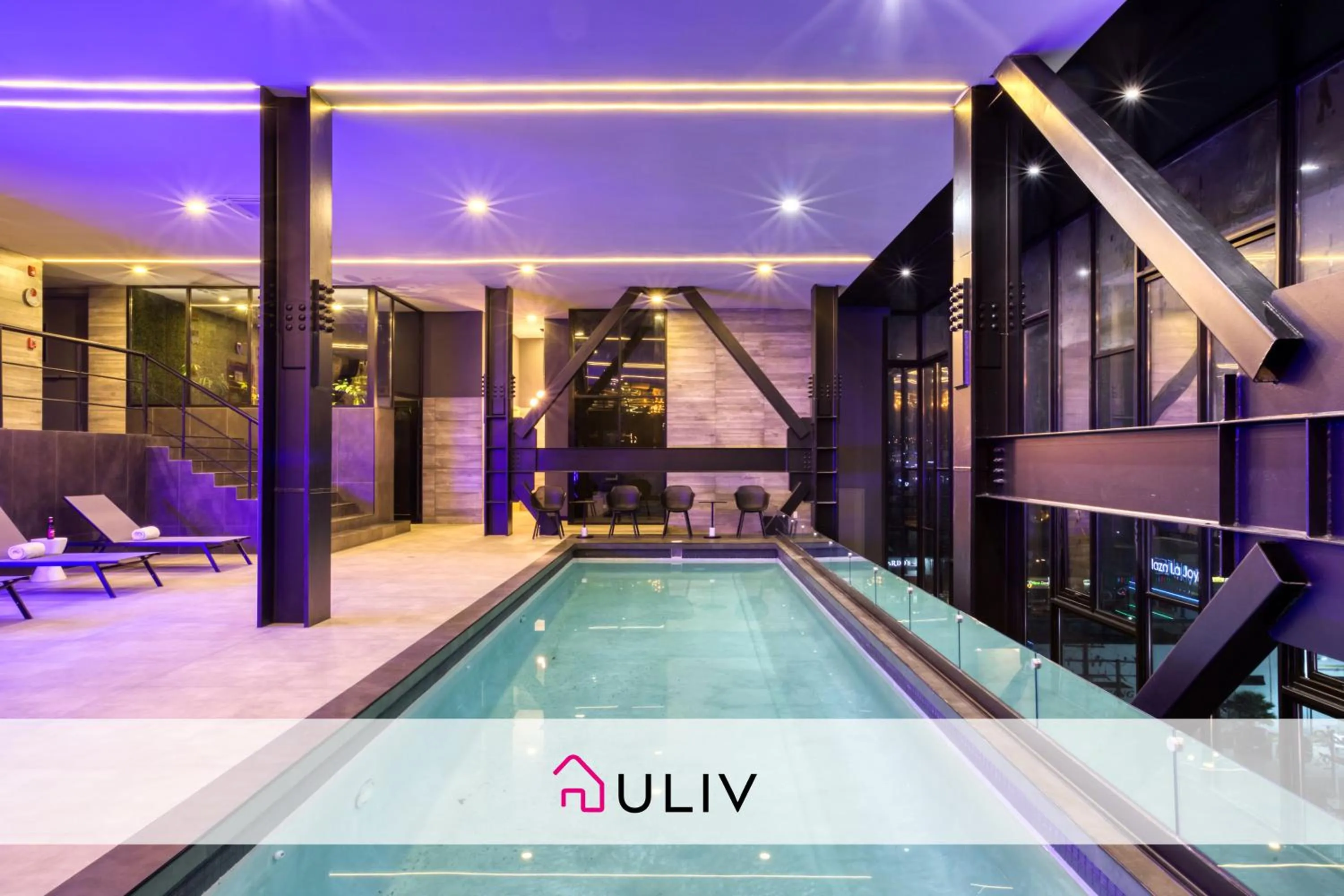 Swimming pool in Downtown Designer Apartments by ULIV