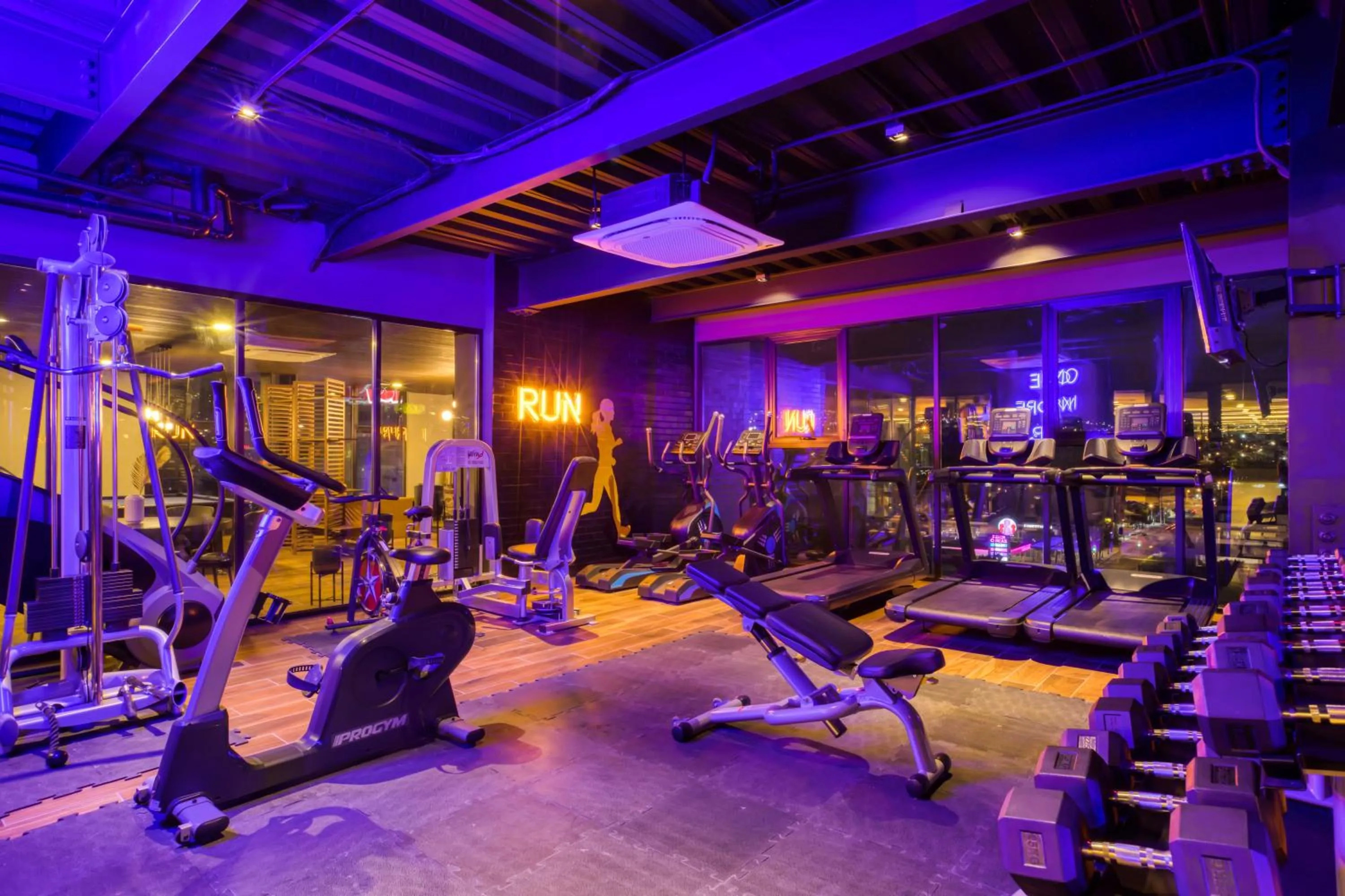 Fitness centre/facilities in Downtown Designer Apartments by ULIV