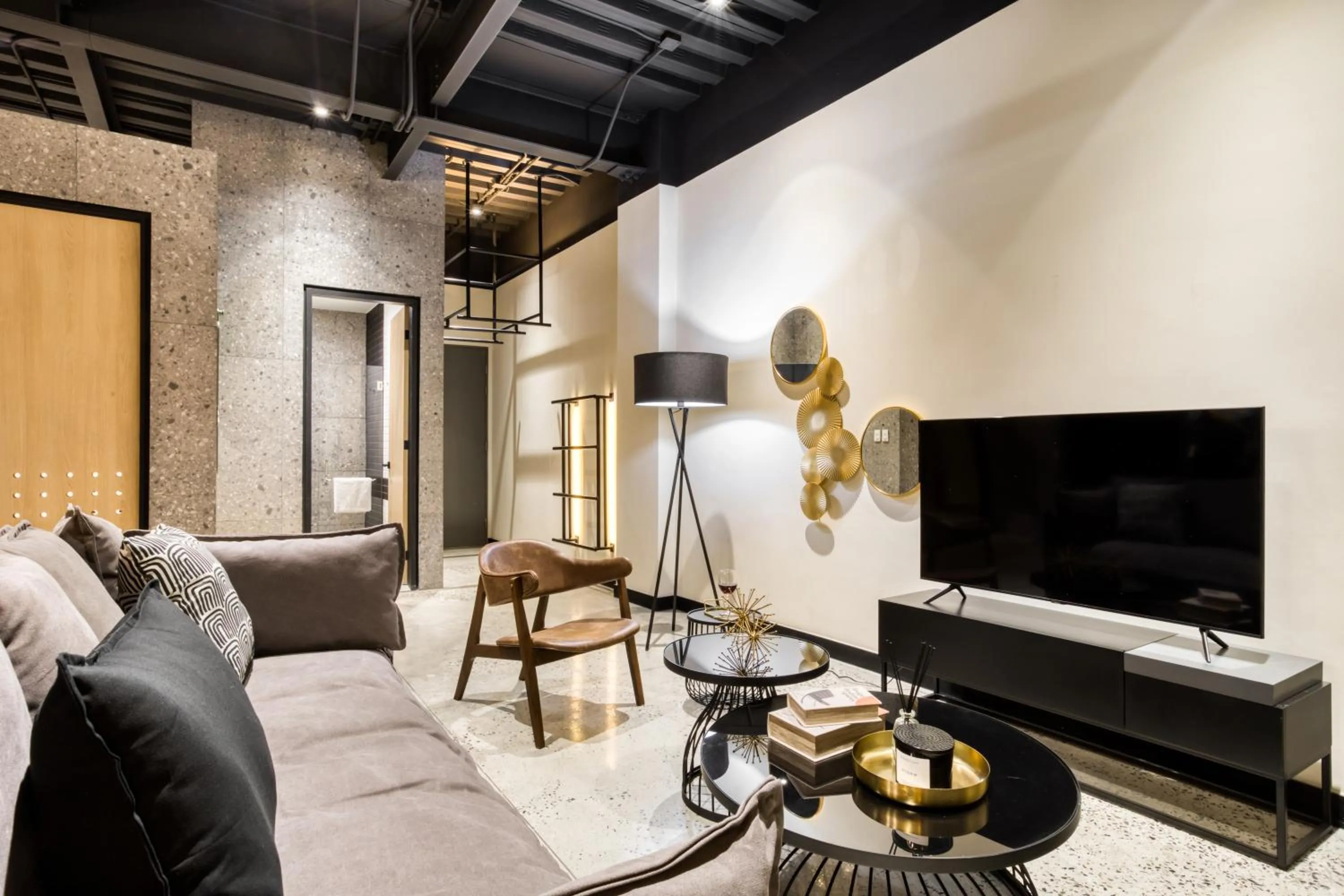 TV and multimedia in Downtown Designer Apartments by ULIV