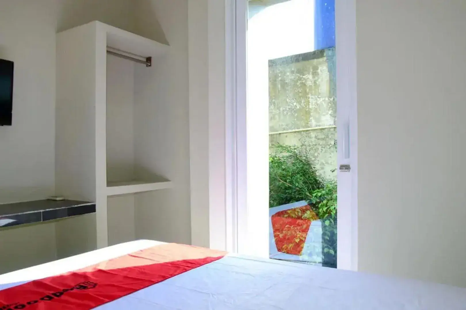 Bedroom, Bed in RedDoorz near Mangga Dua Square Bedroom, Bed in RedDoorz near Mangga Dua Square