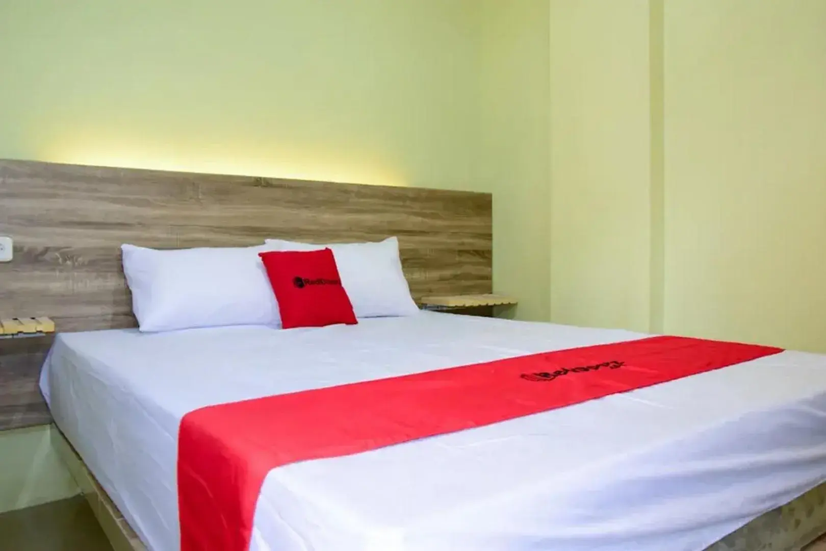 Bedroom, Bed in RedDoorz near Mangga Dua Square Bedroom, Bed in RedDoorz near Mangga Dua Square