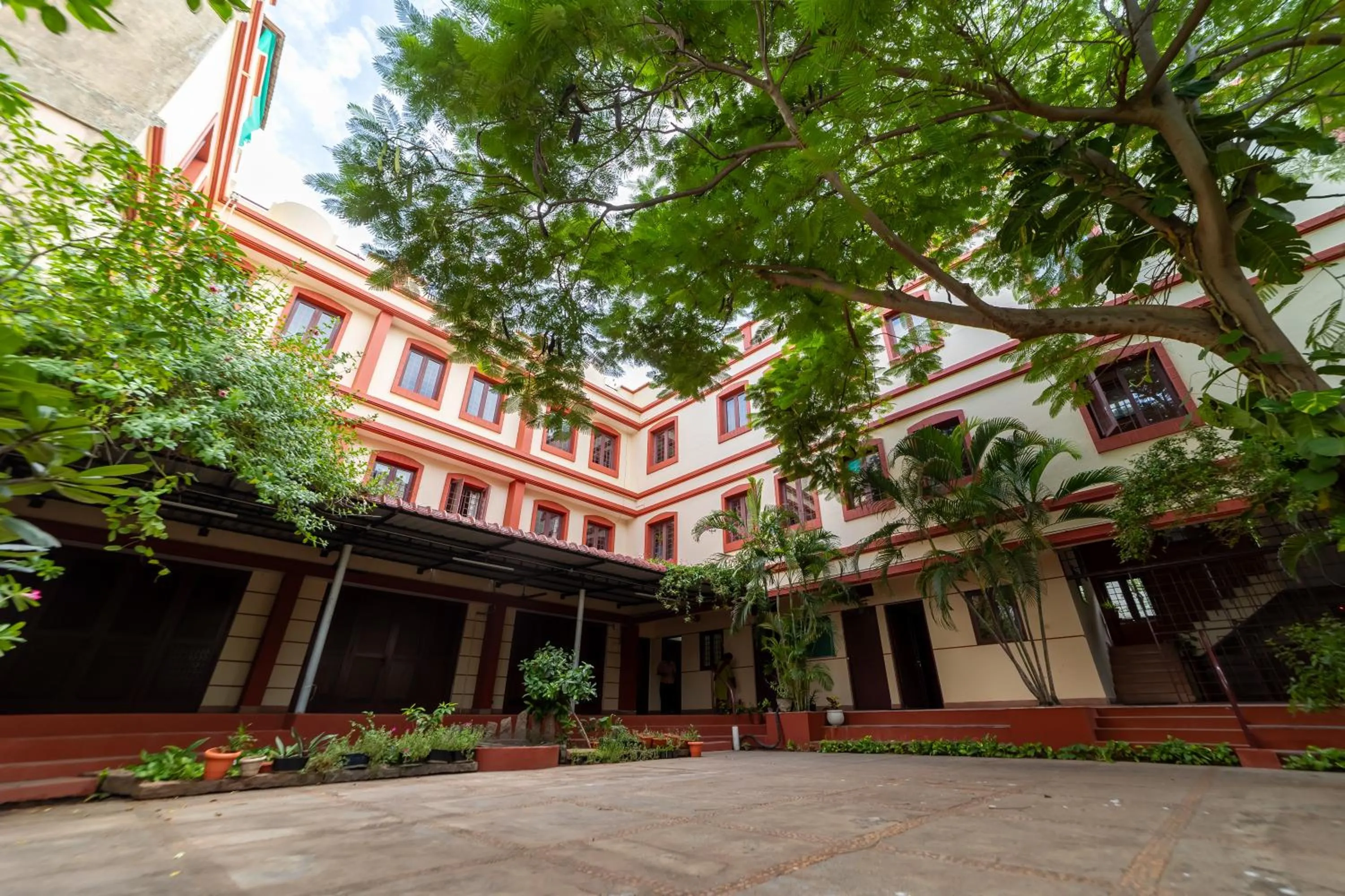 Property building in Sacar Guest House