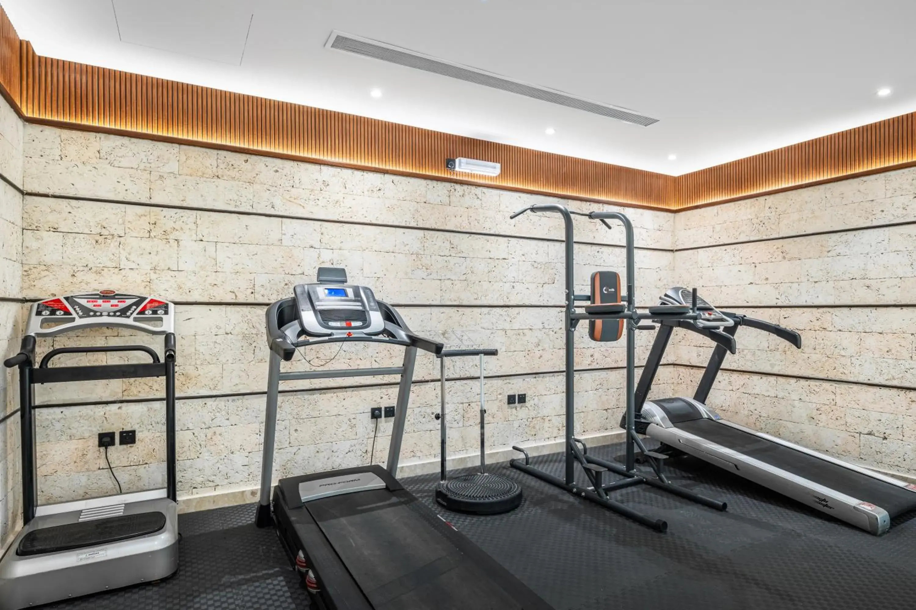 Fitness centre/facilities in Elaf Qinwan Hotel Fitness centre/facilities in Elaf Qinwan Hotel