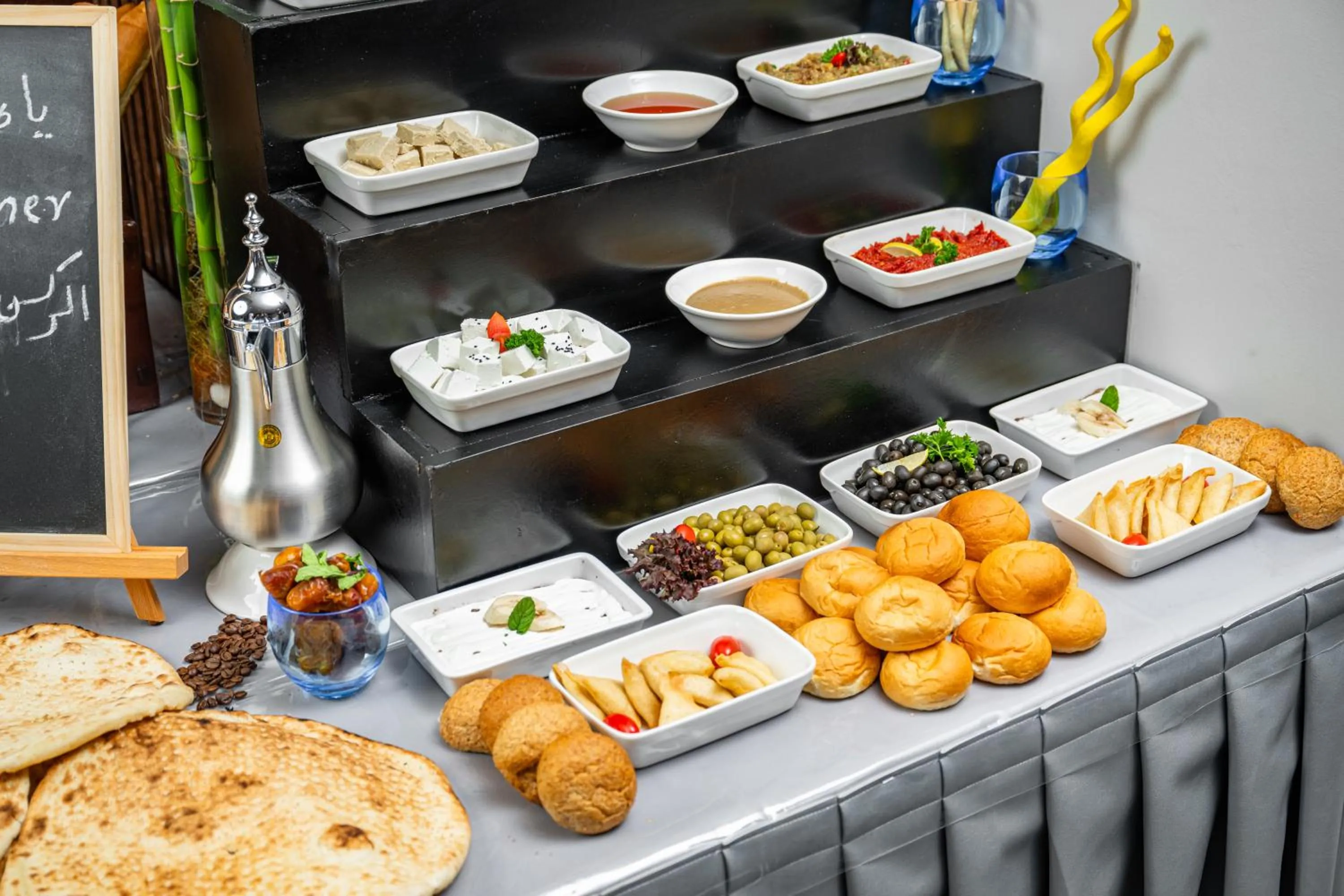 Buffet breakfast in Elaf Qinwan Hotel