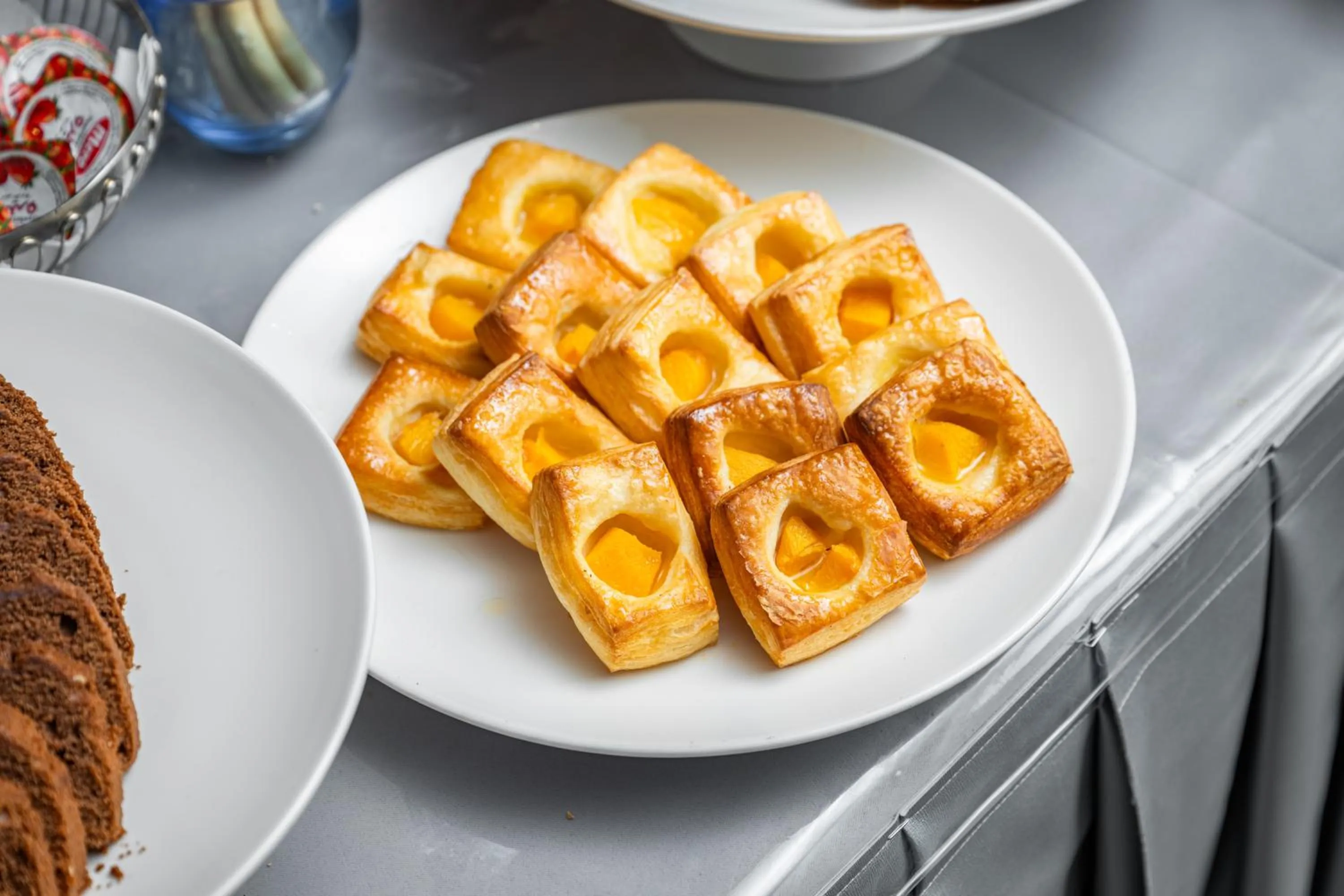 Continental breakfast in Elaf Qinwan Hotel