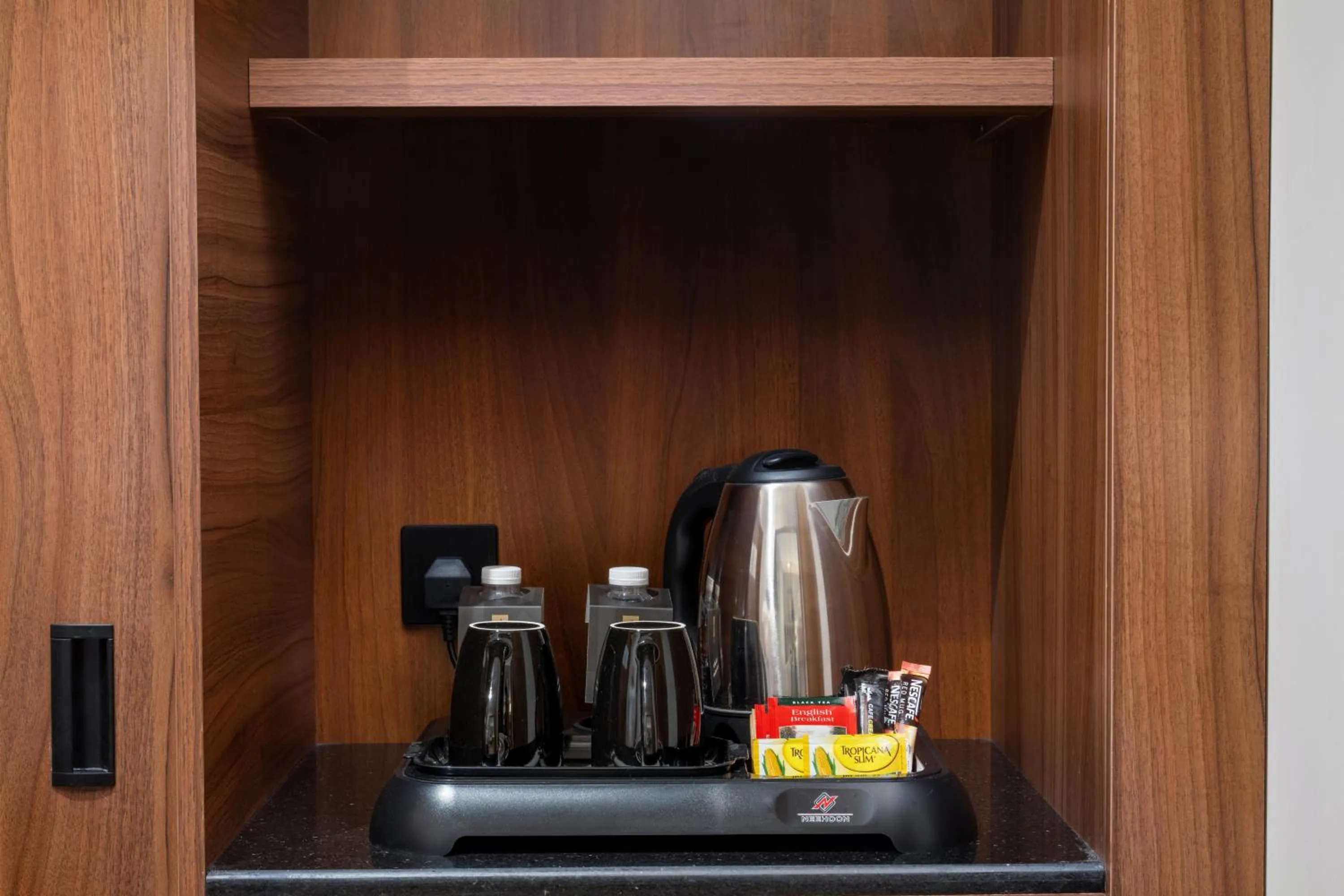 Coffee/tea facilities in Elaf Qinwan Hotel