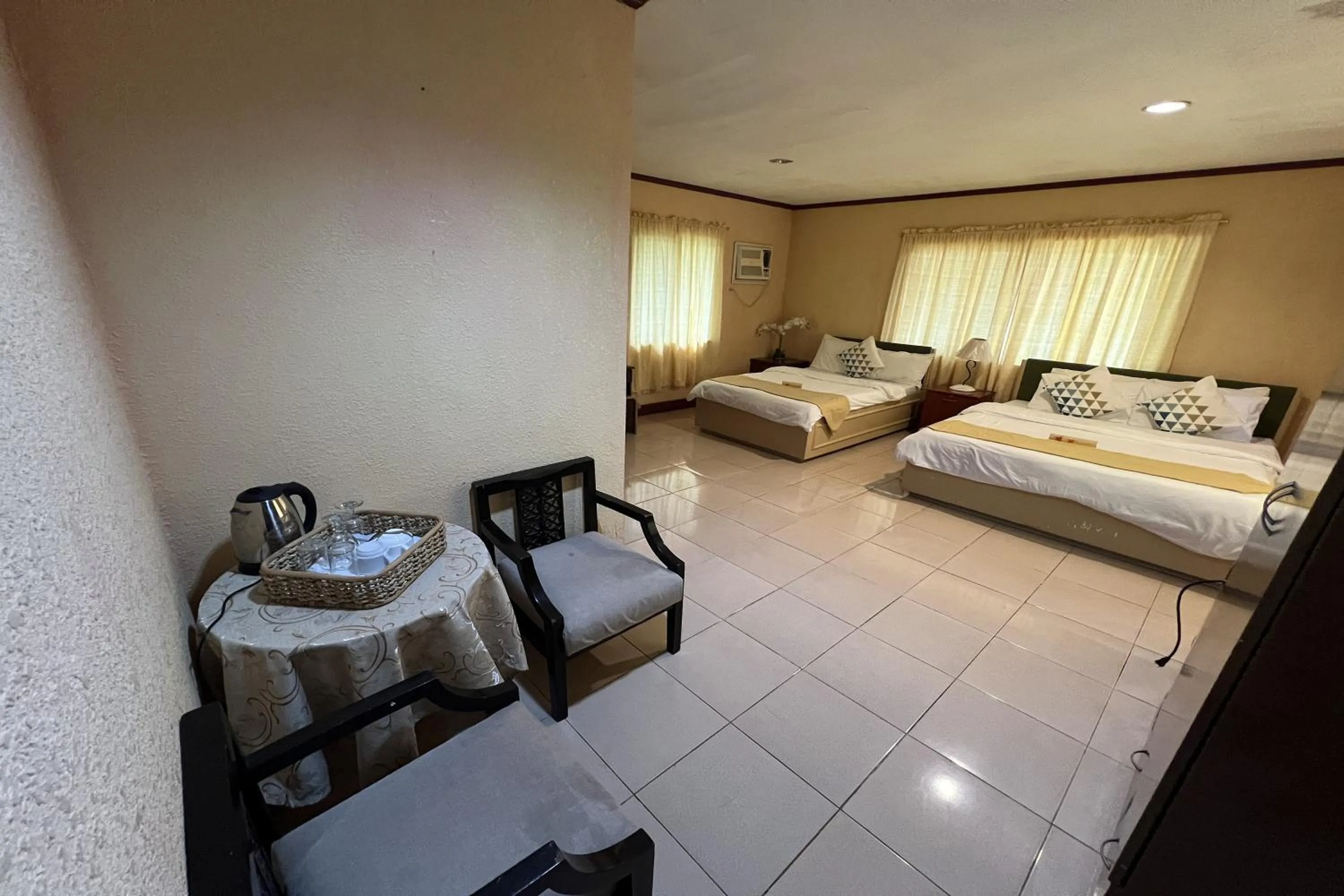 Seating area, Bed in Vista Venice Resort