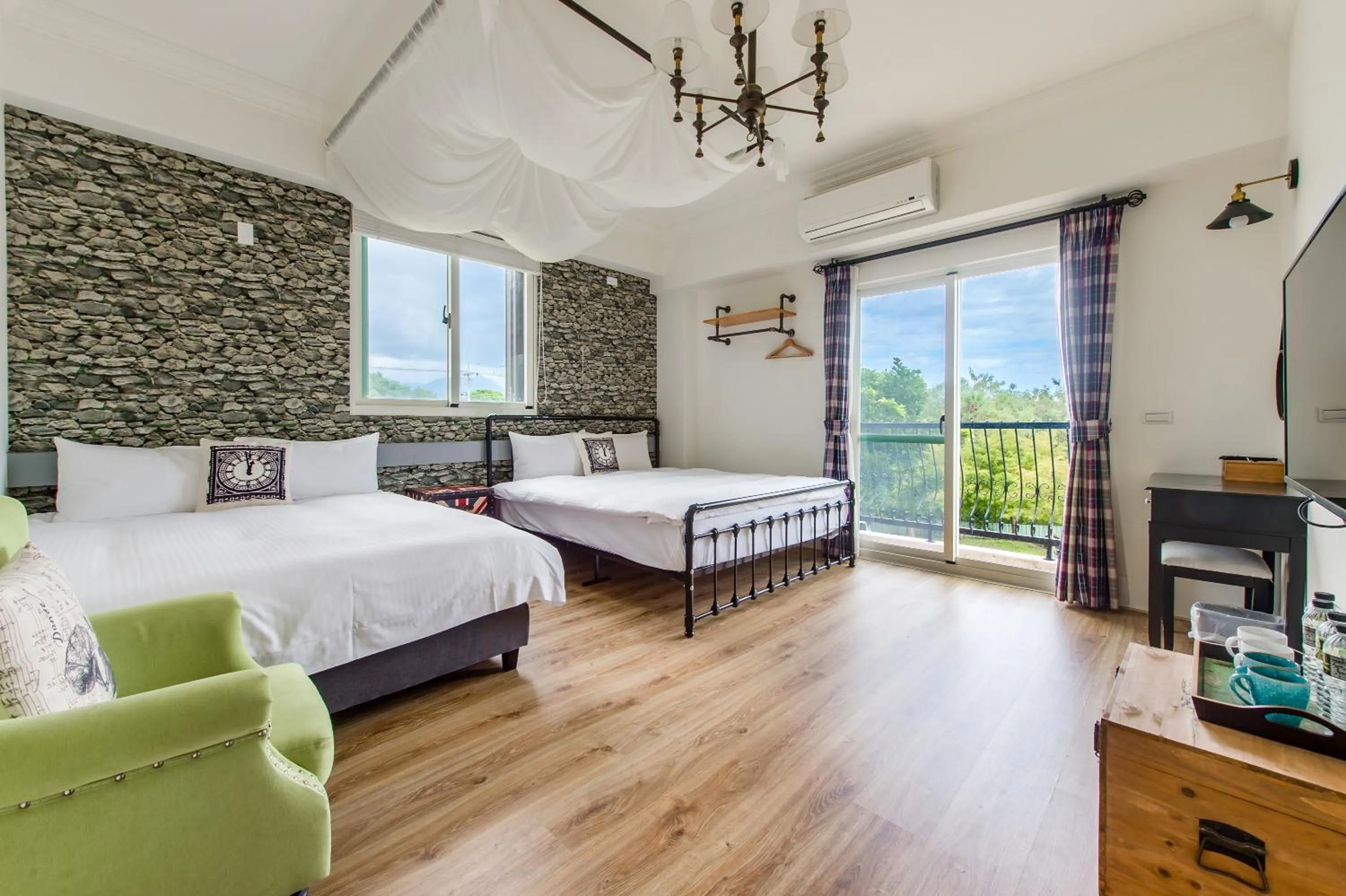 Bed in Wilderness1138 Hualien B&B