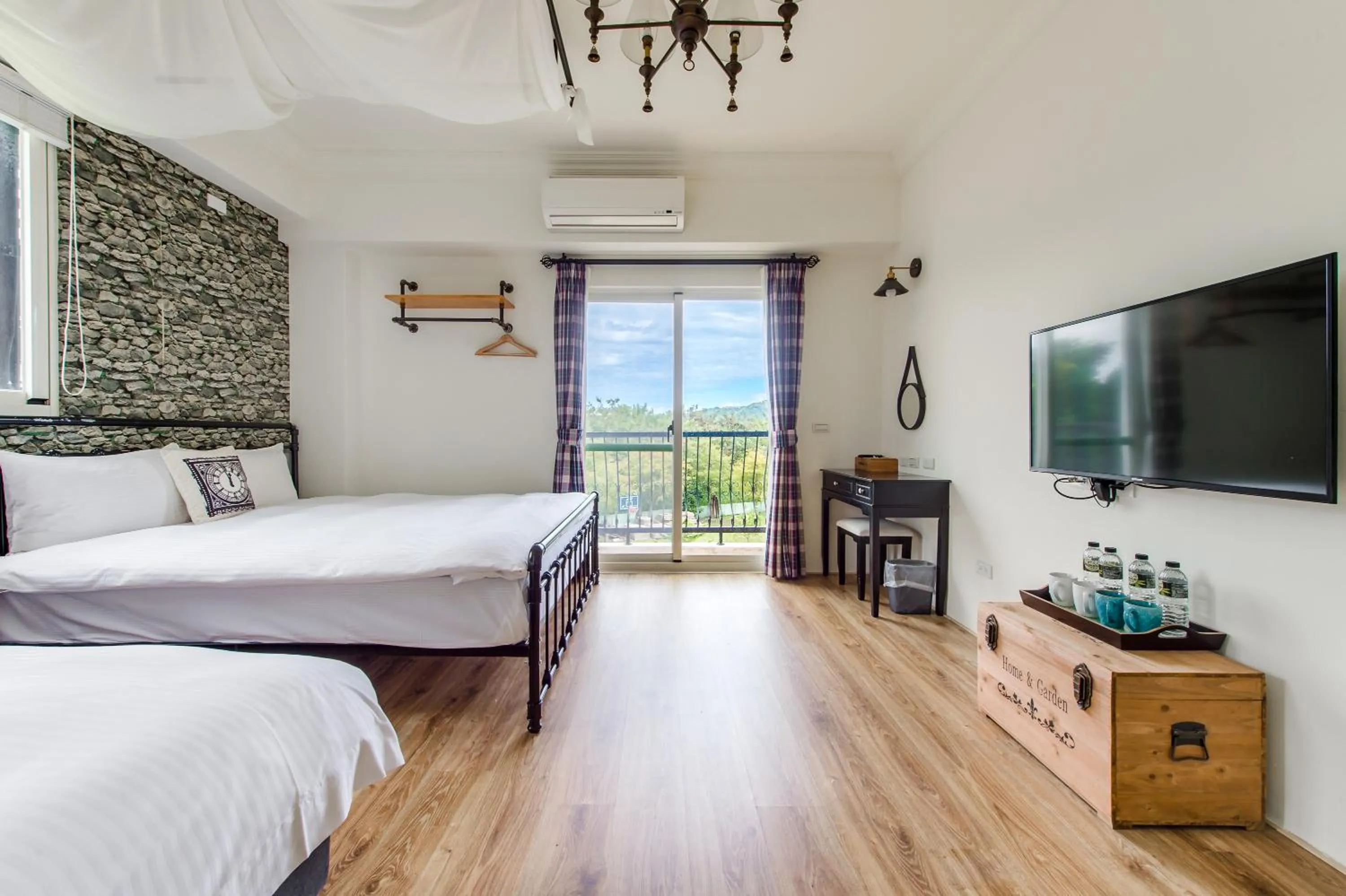 Bed in Wilderness1138 Hualien B&B