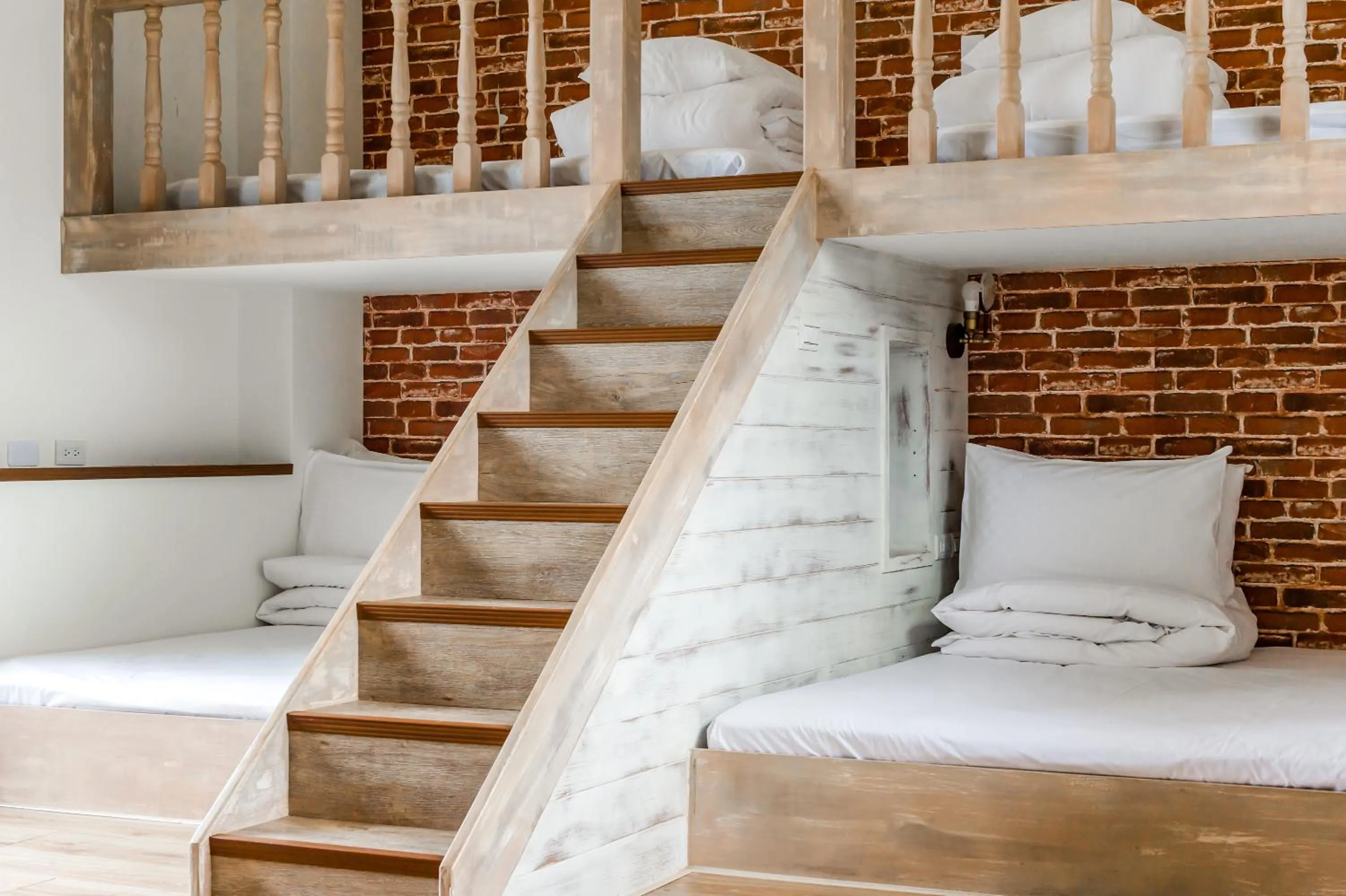 Bed in Wilderness1138 Hualien B&B