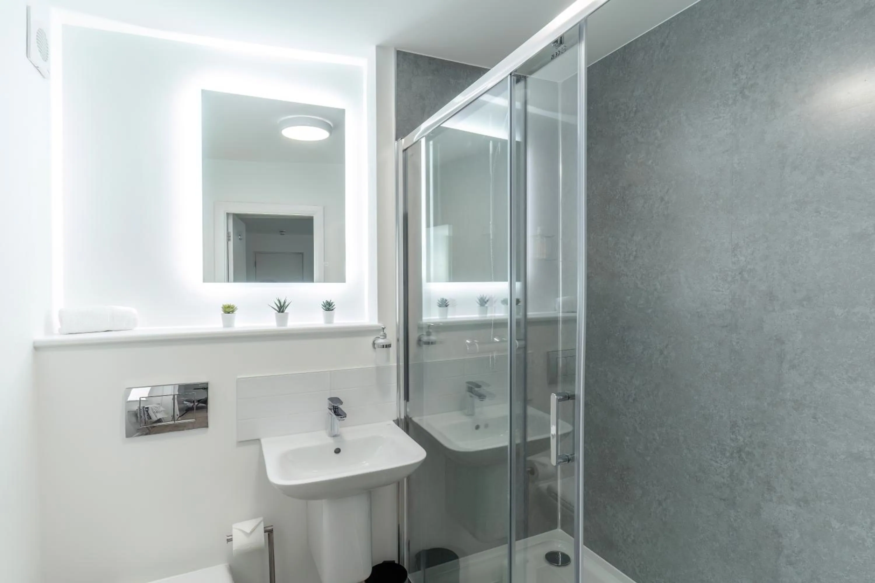 Shower in Lonsdale House Boutique Apartments