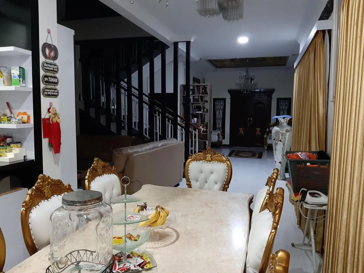Dining area in Villa Melati Residence