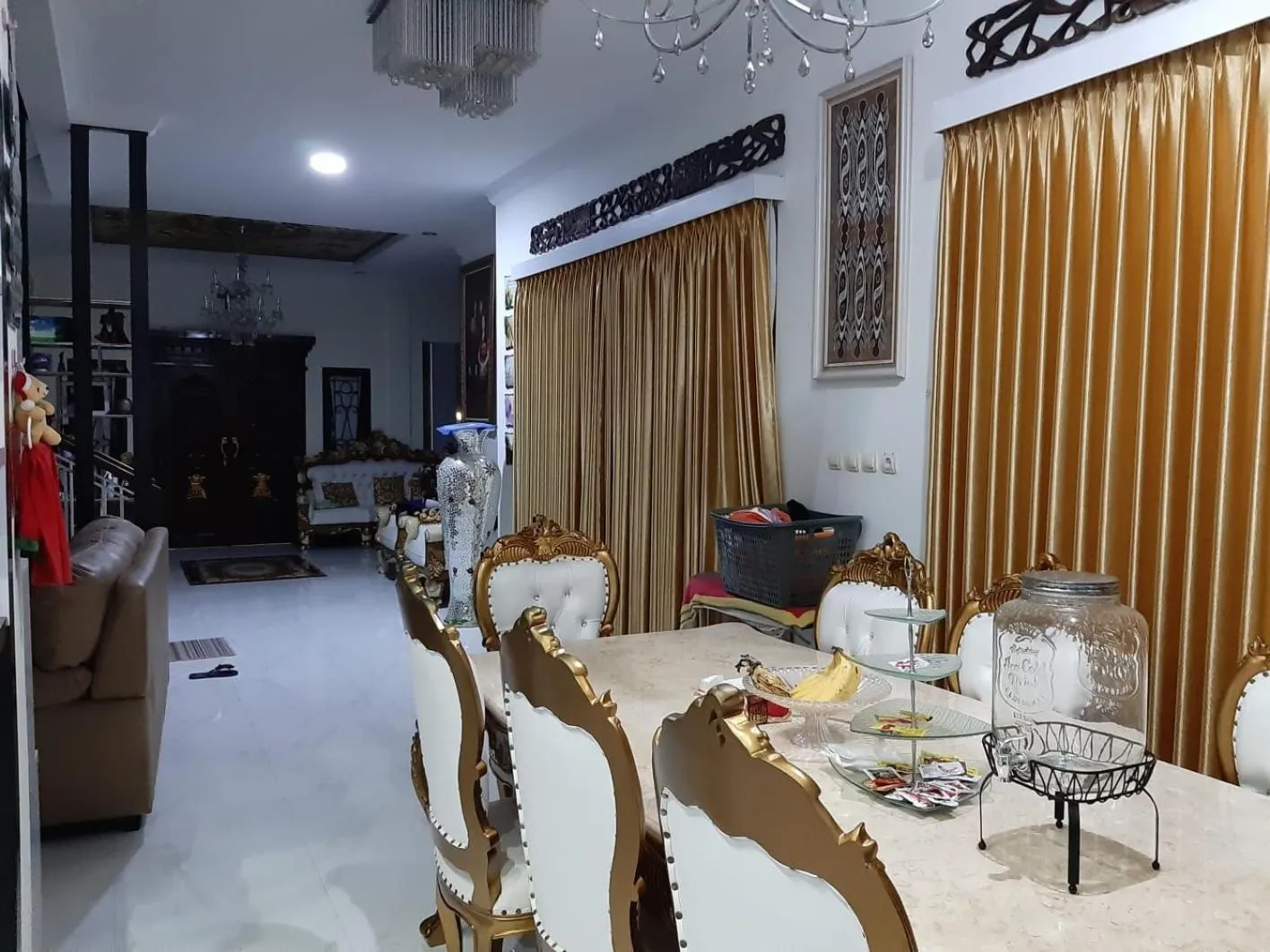 Dining area in Villa Melati Residence