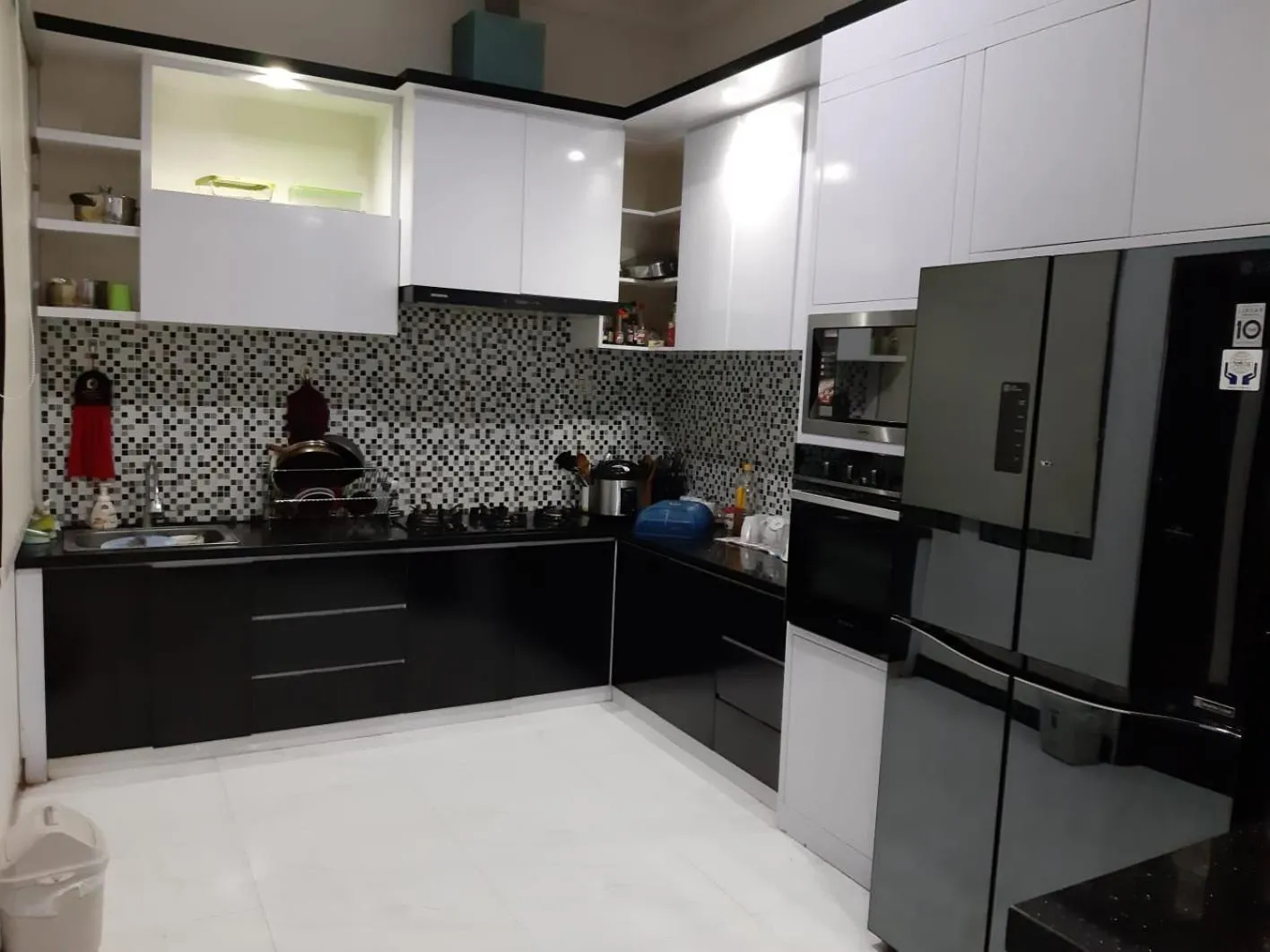 Kitchen or kitchenette in Villa Melati Residence