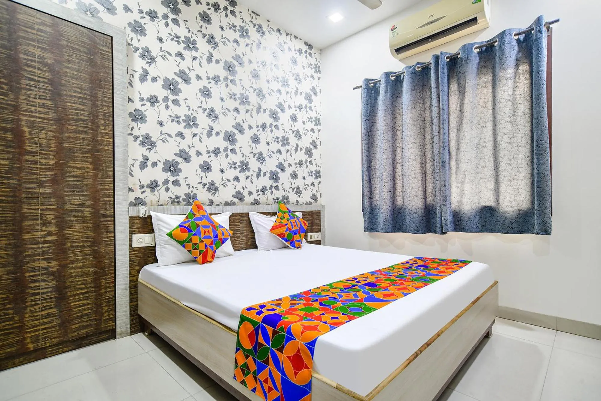 Bed in FabExpress Olive Inn