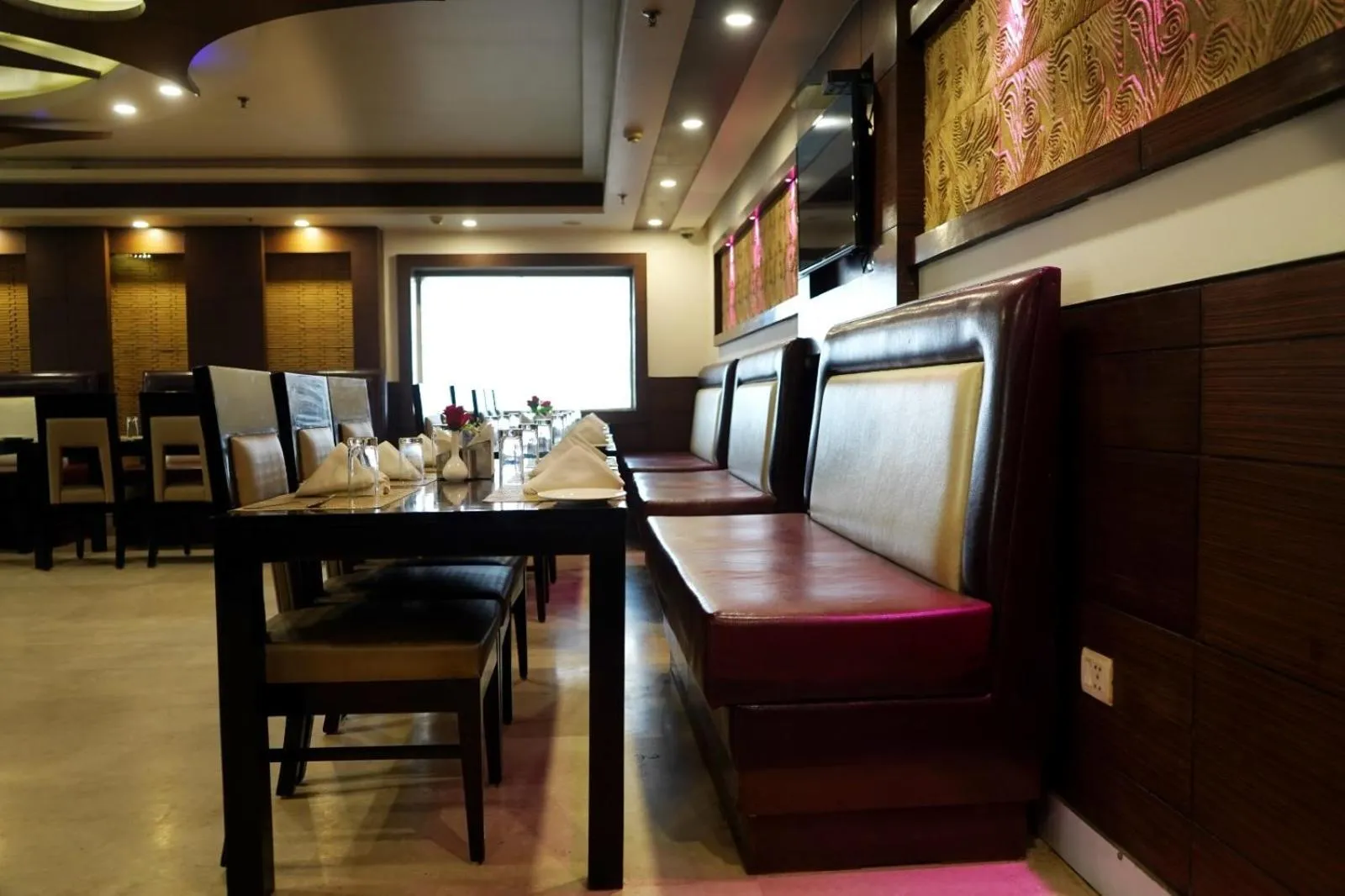 Restaurant/places to eat in The Vaishnavi