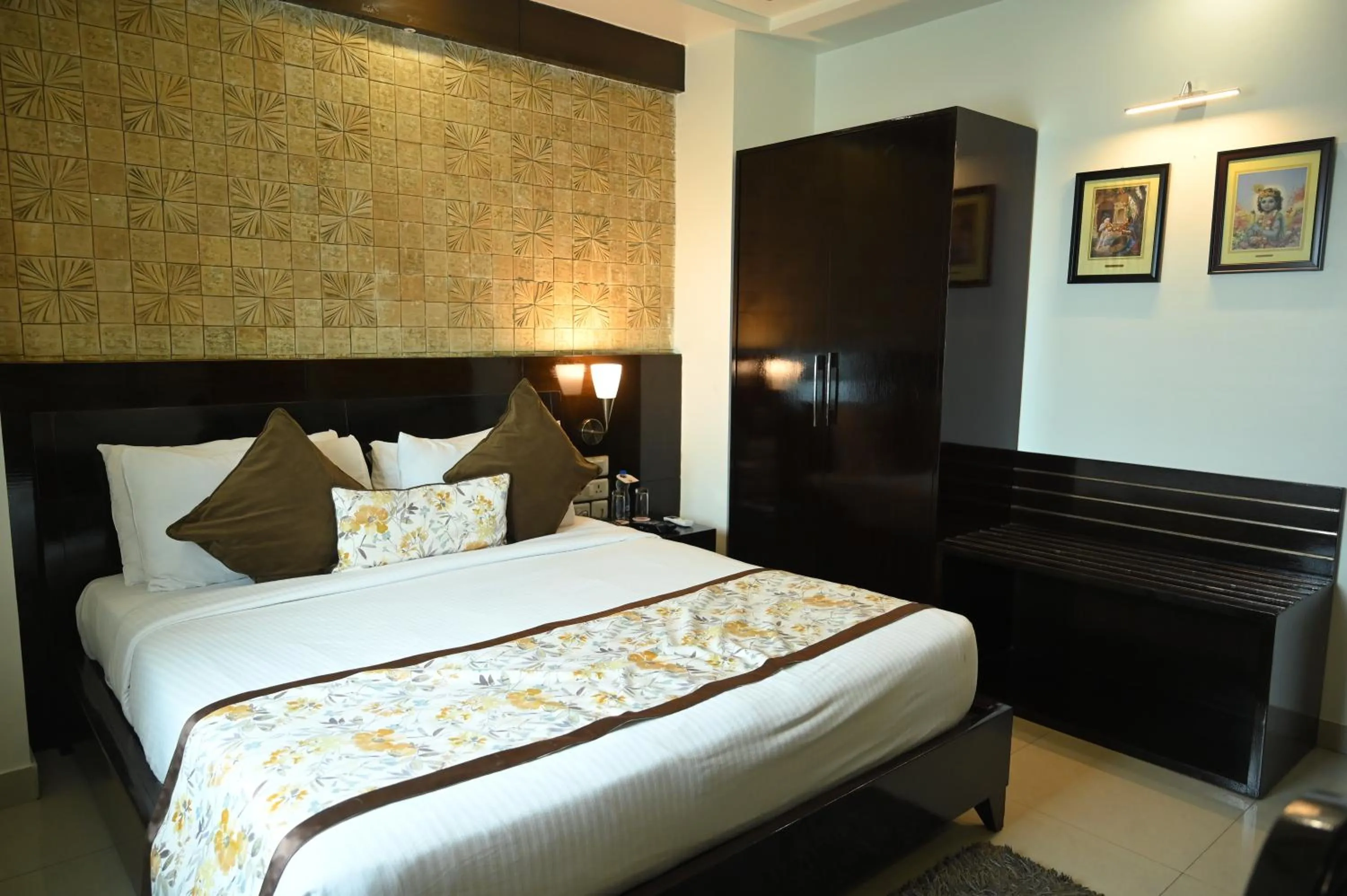 Bed in The Vaishnavi