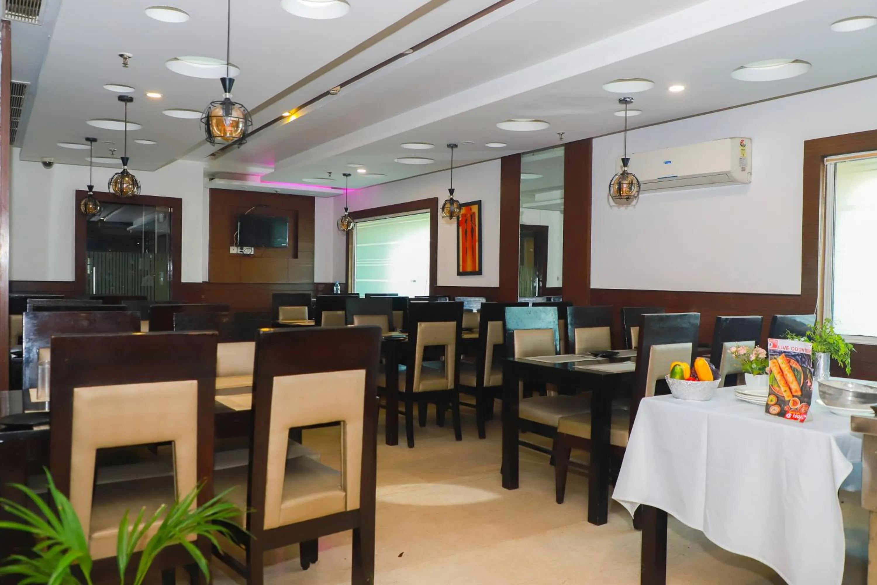 Restaurant/places to eat in The Vaishnavi