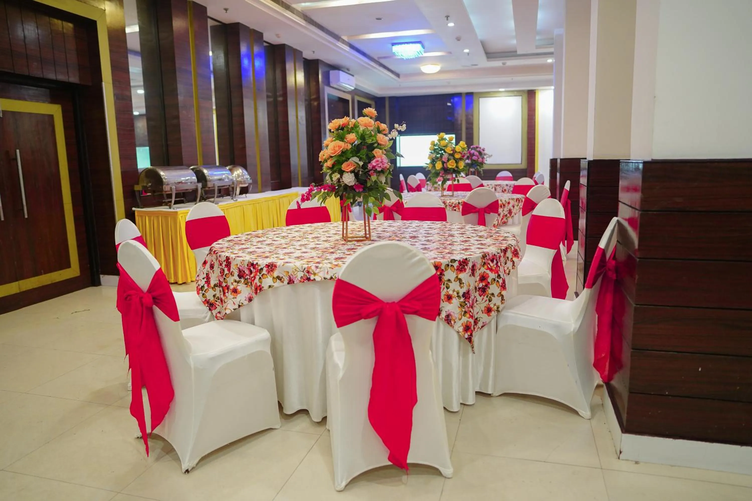 Restaurant/places to eat in The Vaishnavi