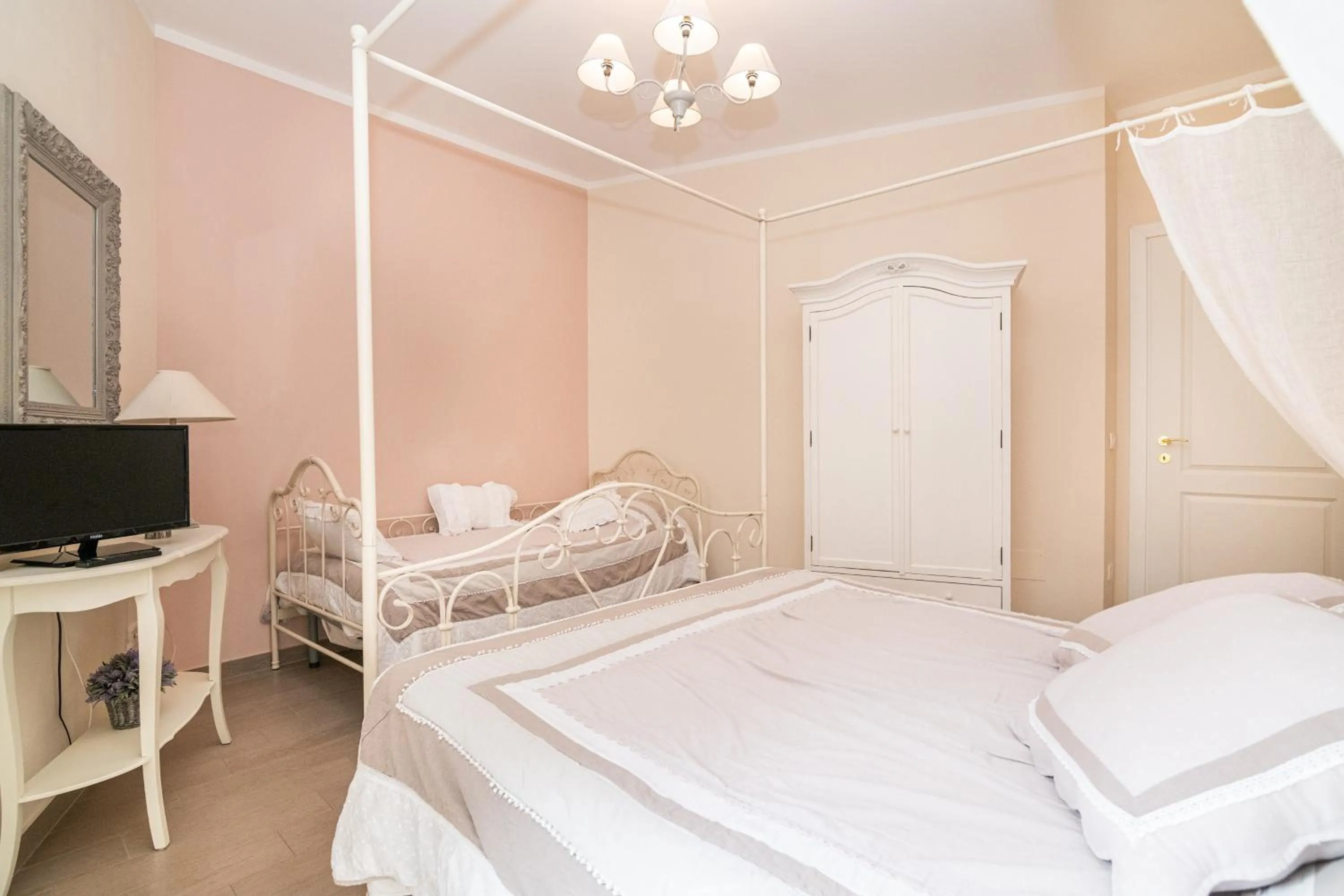 Bedroom, Bed in La Vecchia Tenenza B&B