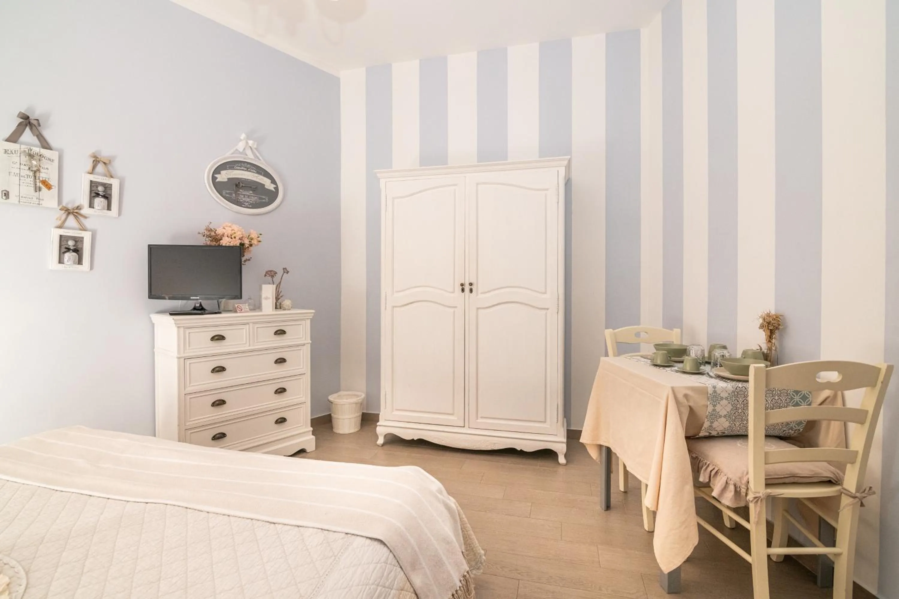 Bedroom, Bed in La Vecchia Tenenza B&B