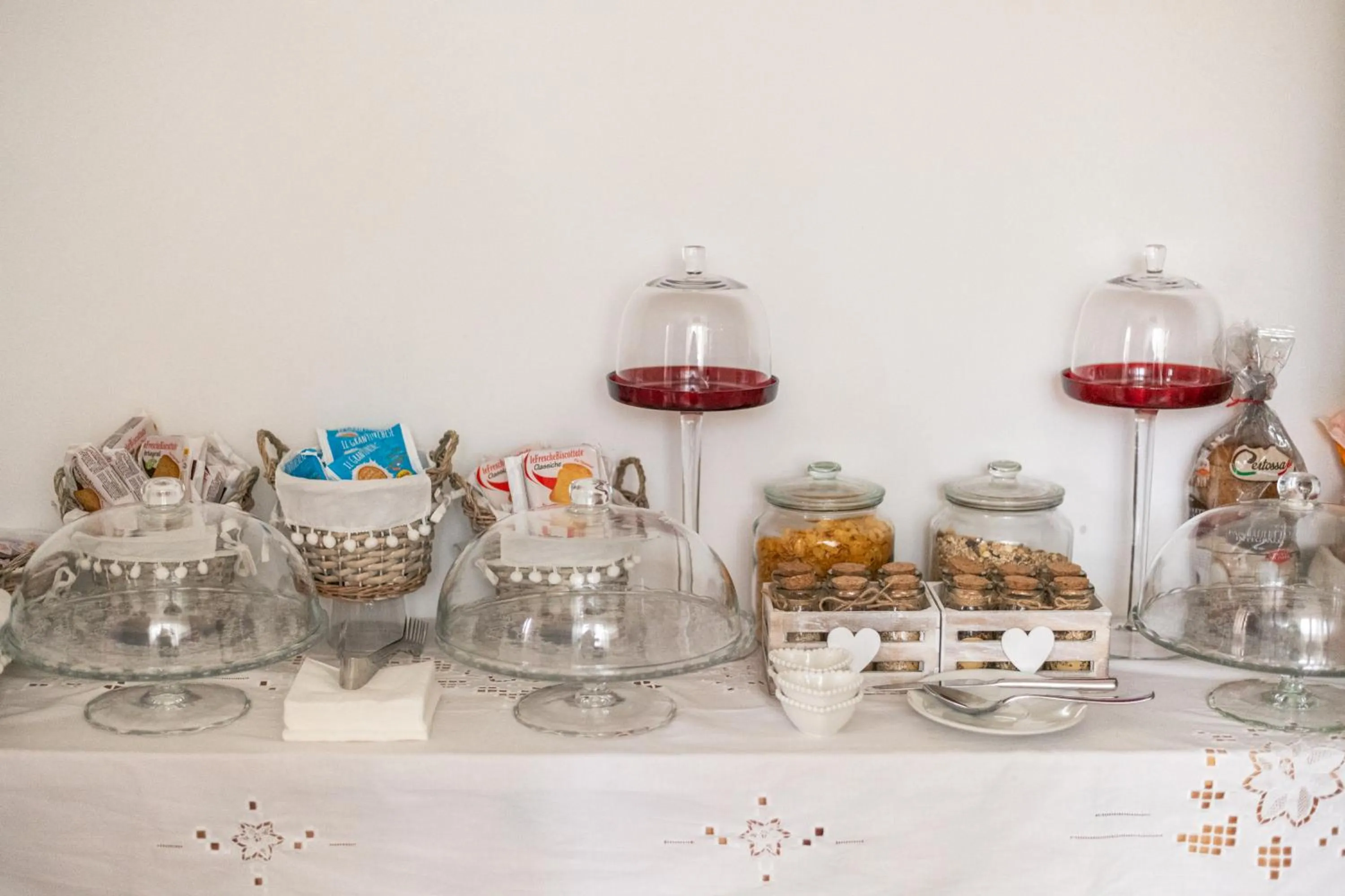 Buffet breakfast in La Vecchia Tenenza B&B