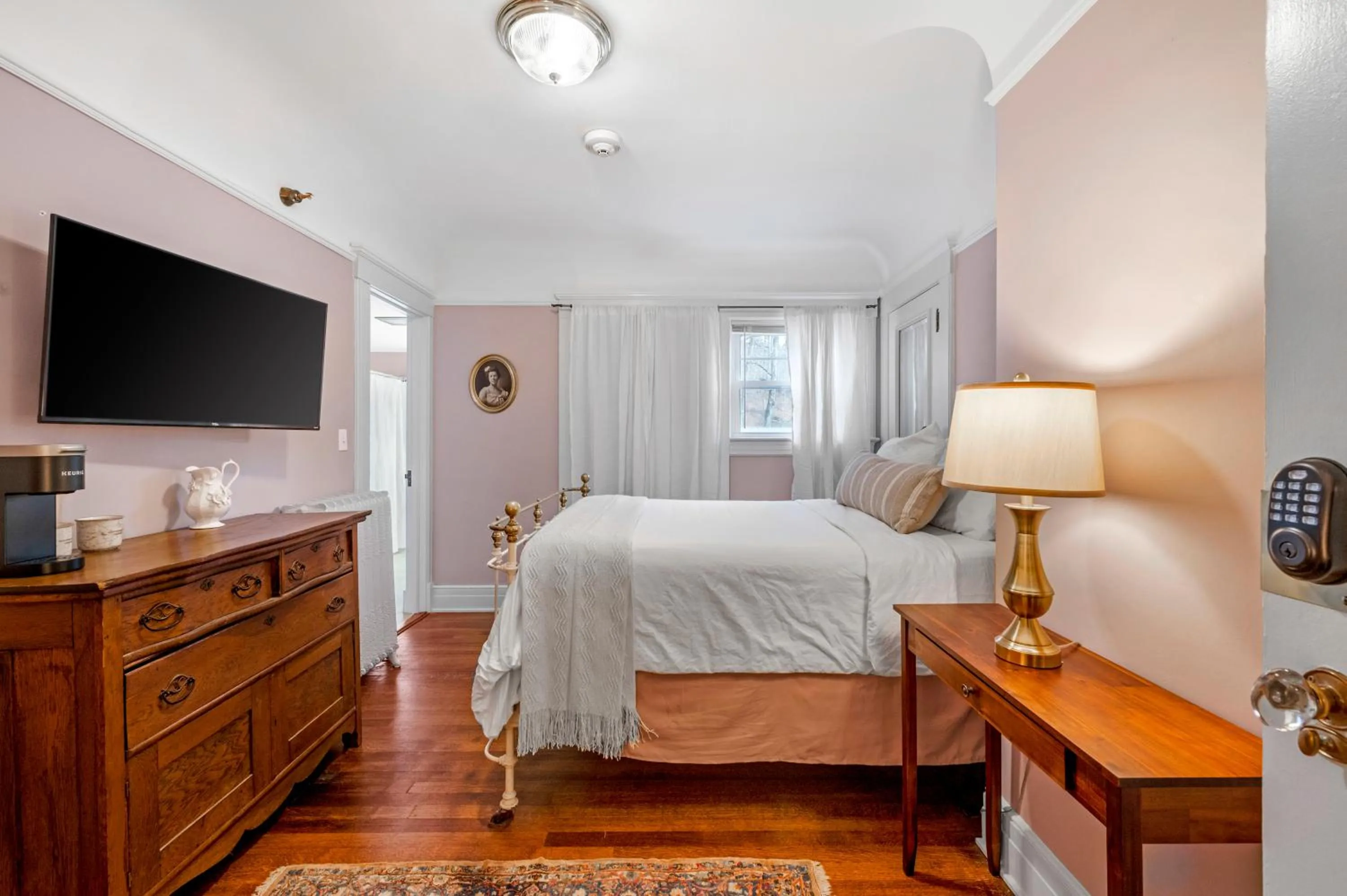 Bed in The Hartness House