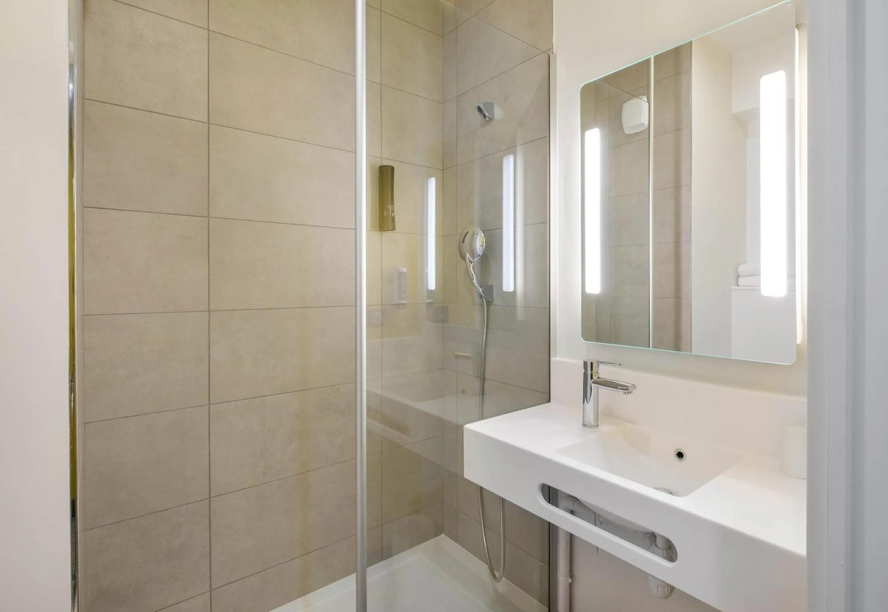 Bathroom in B&B HOTEL Nice Stade Riviera