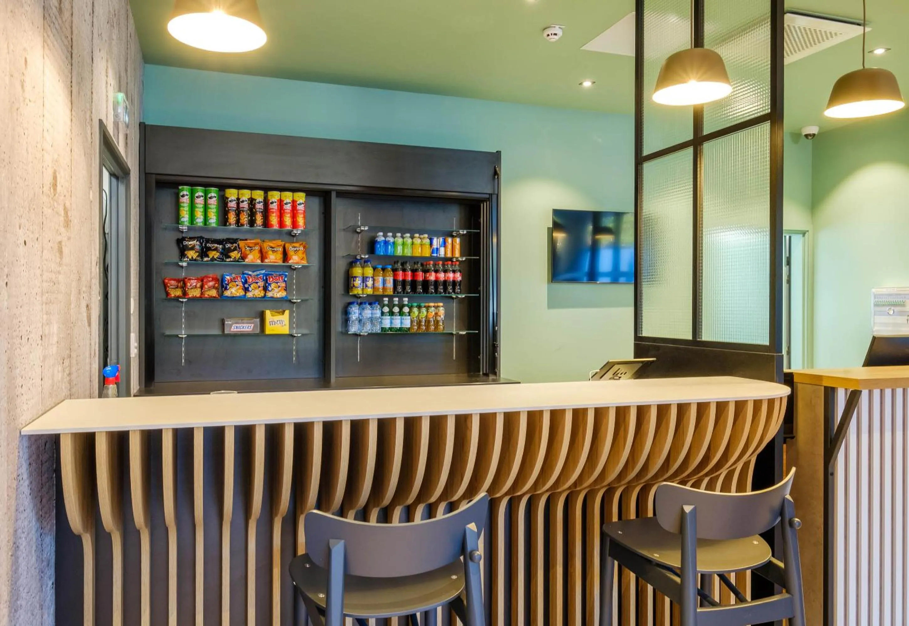 Lounge or bar in B&B HOTEL Nice Stade Riviera