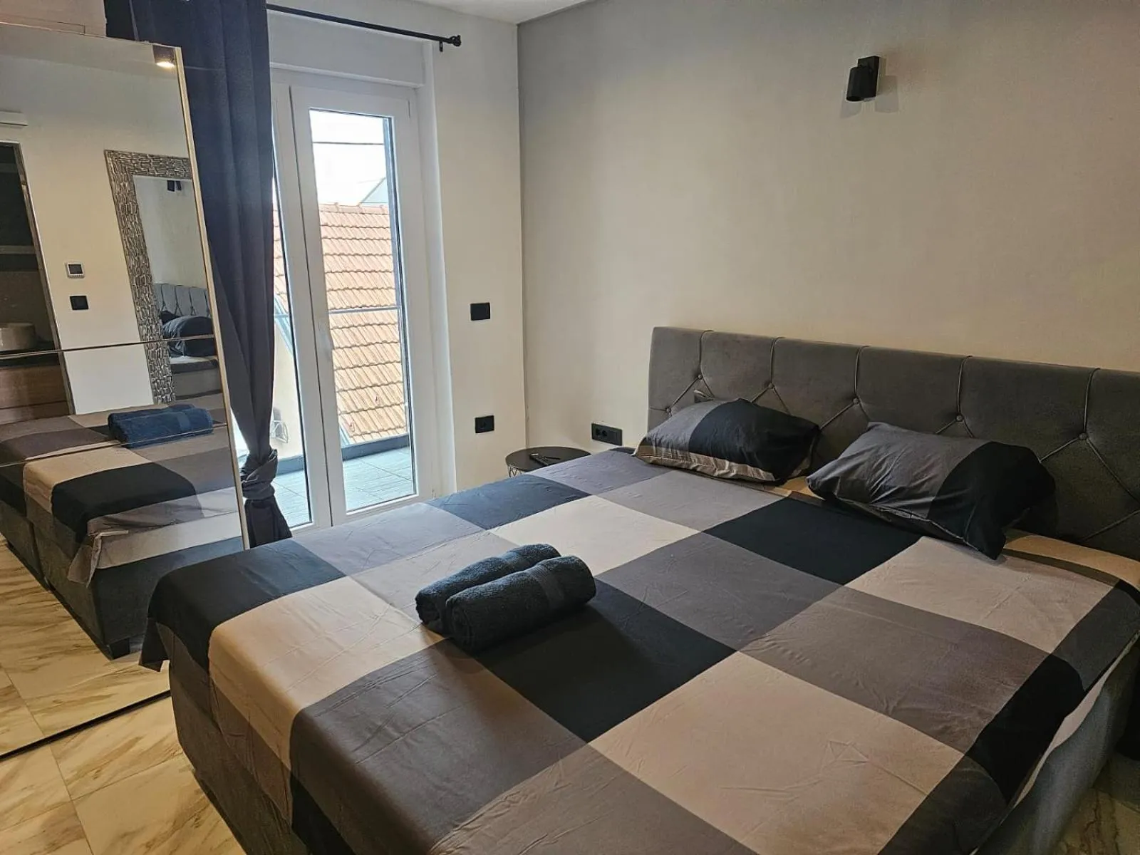 Photo of the whole room, Bed in Allegra Rooms