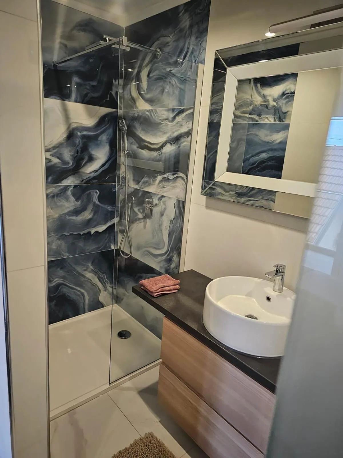 Shower in Allegra Rooms