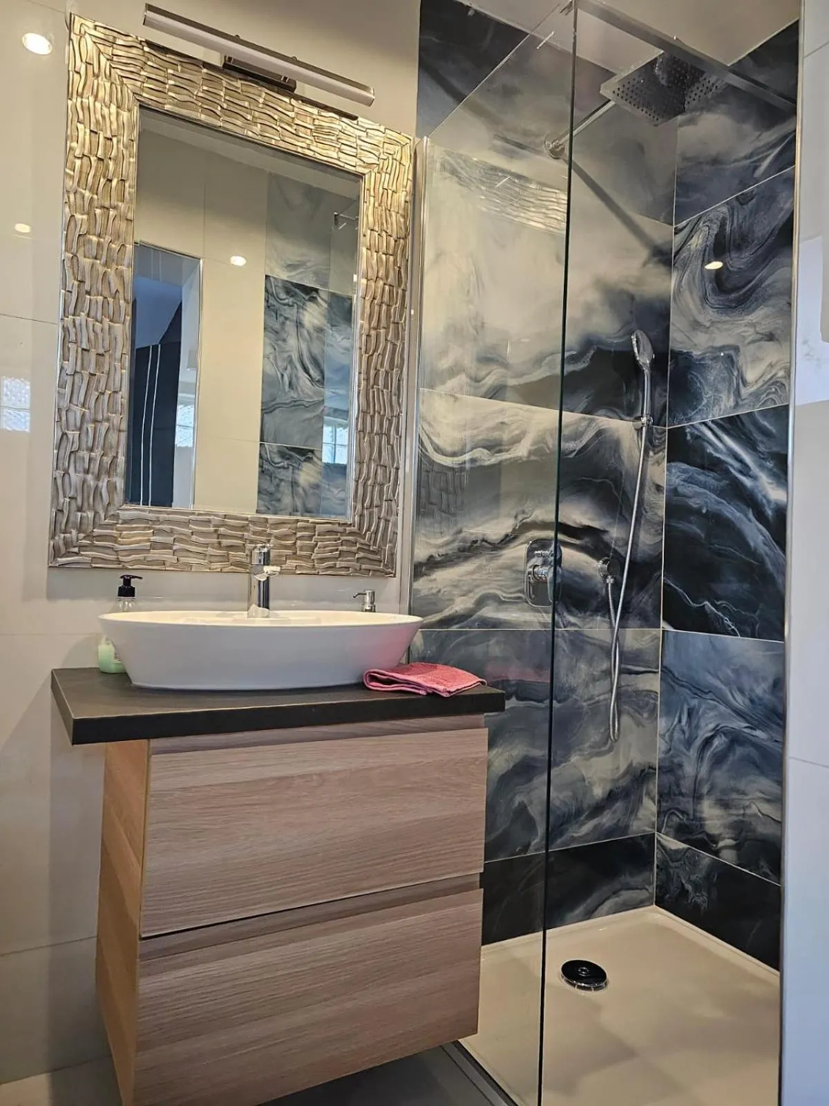 Shower in Allegra Rooms