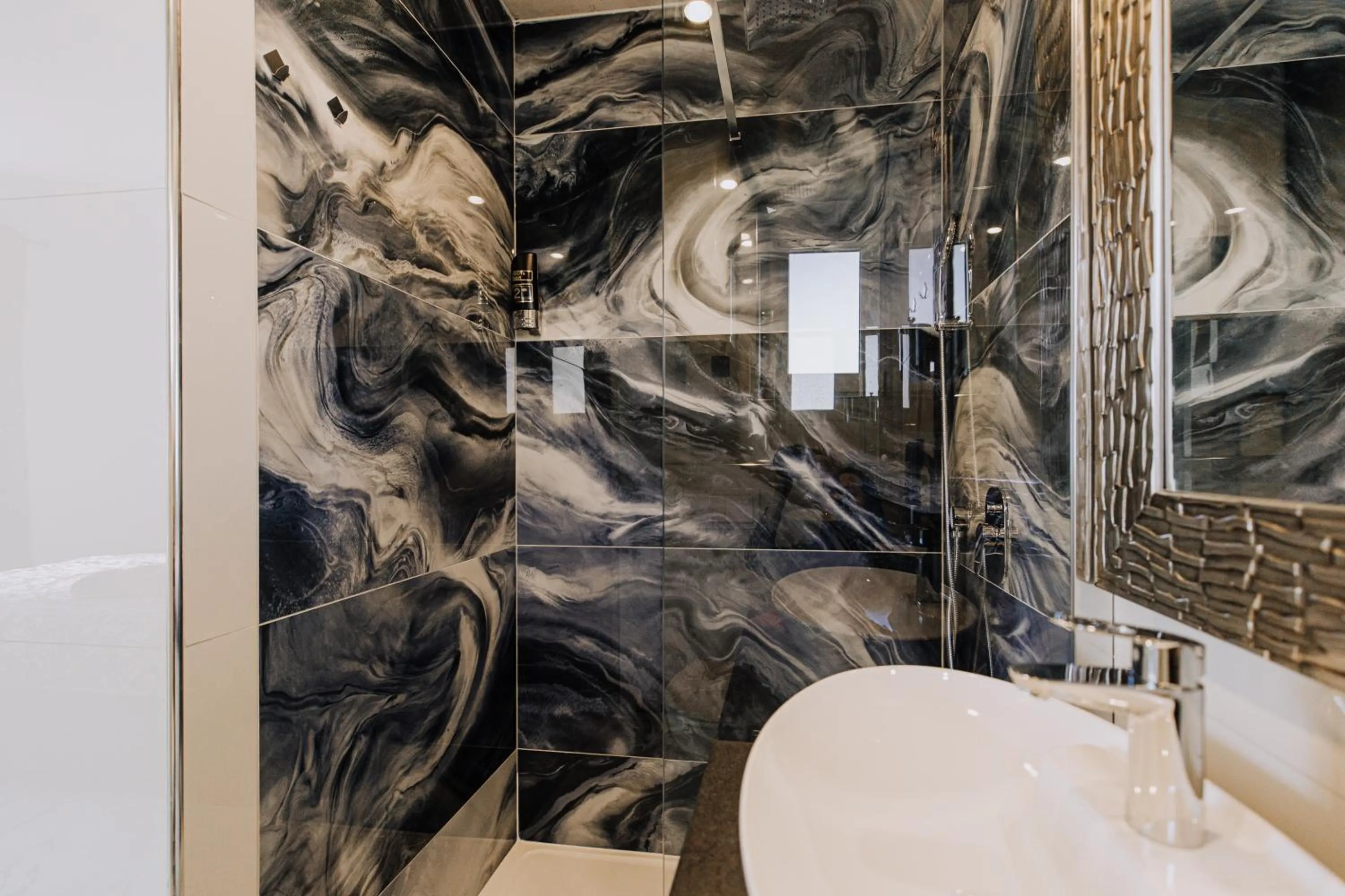 Bathroom in Allegra Rooms