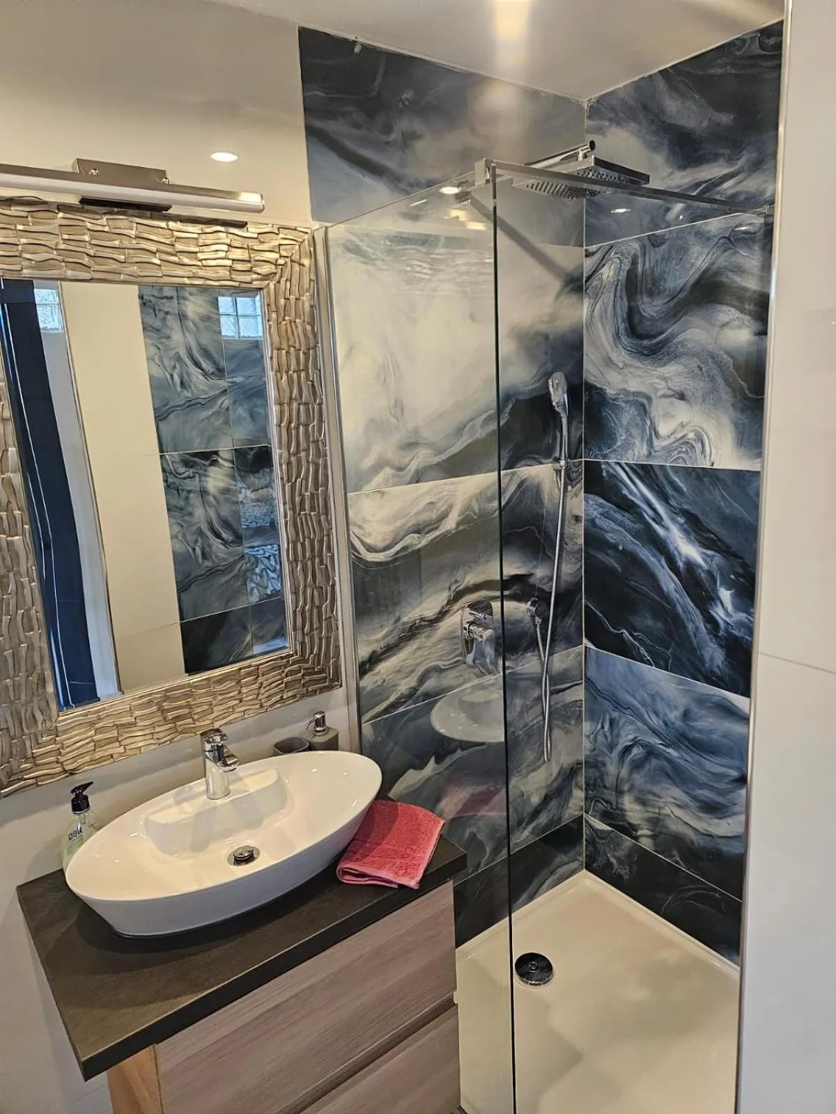 Shower in Allegra Rooms