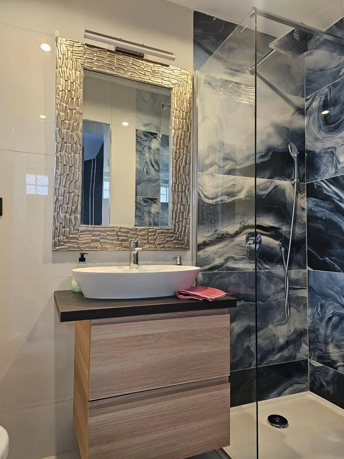 Shower in Allegra Rooms