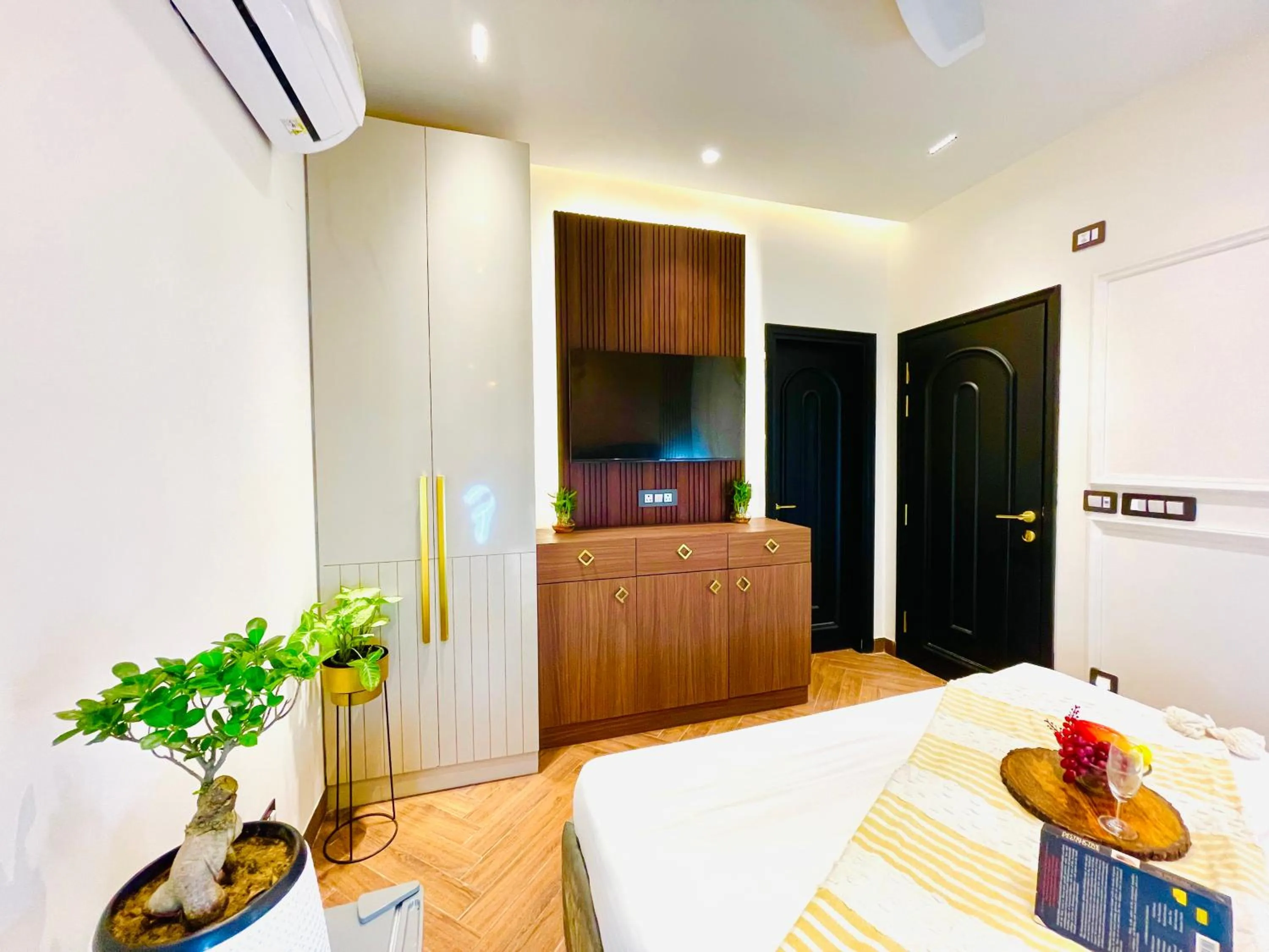 Bed in Bedchambers Stay near Select Citywalk, Saket