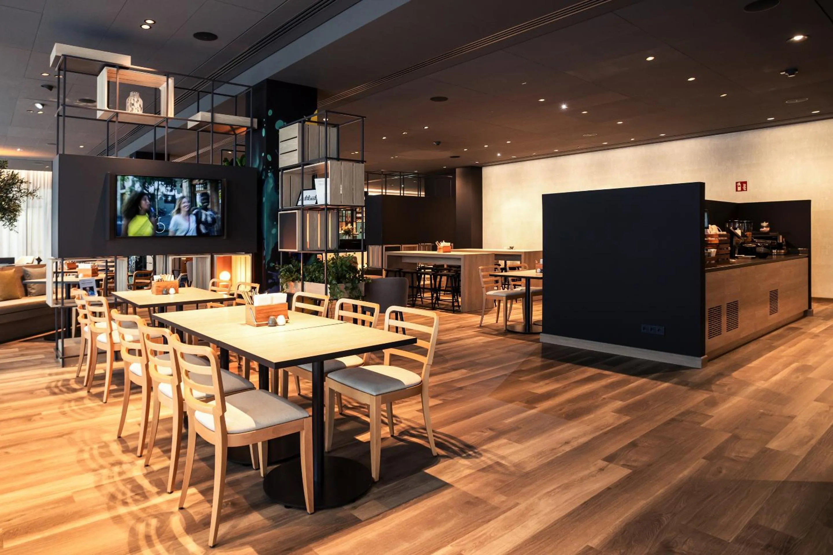 Restaurant/places to eat in IntercityHotel Paderborn