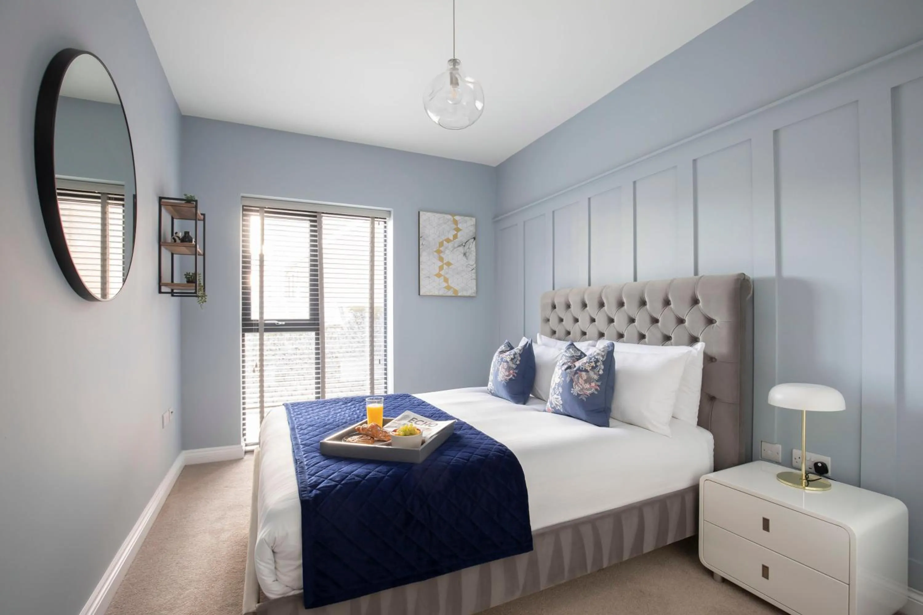 Elliot Oliver - Luxurious Two Bedroom Apartment in The Docks