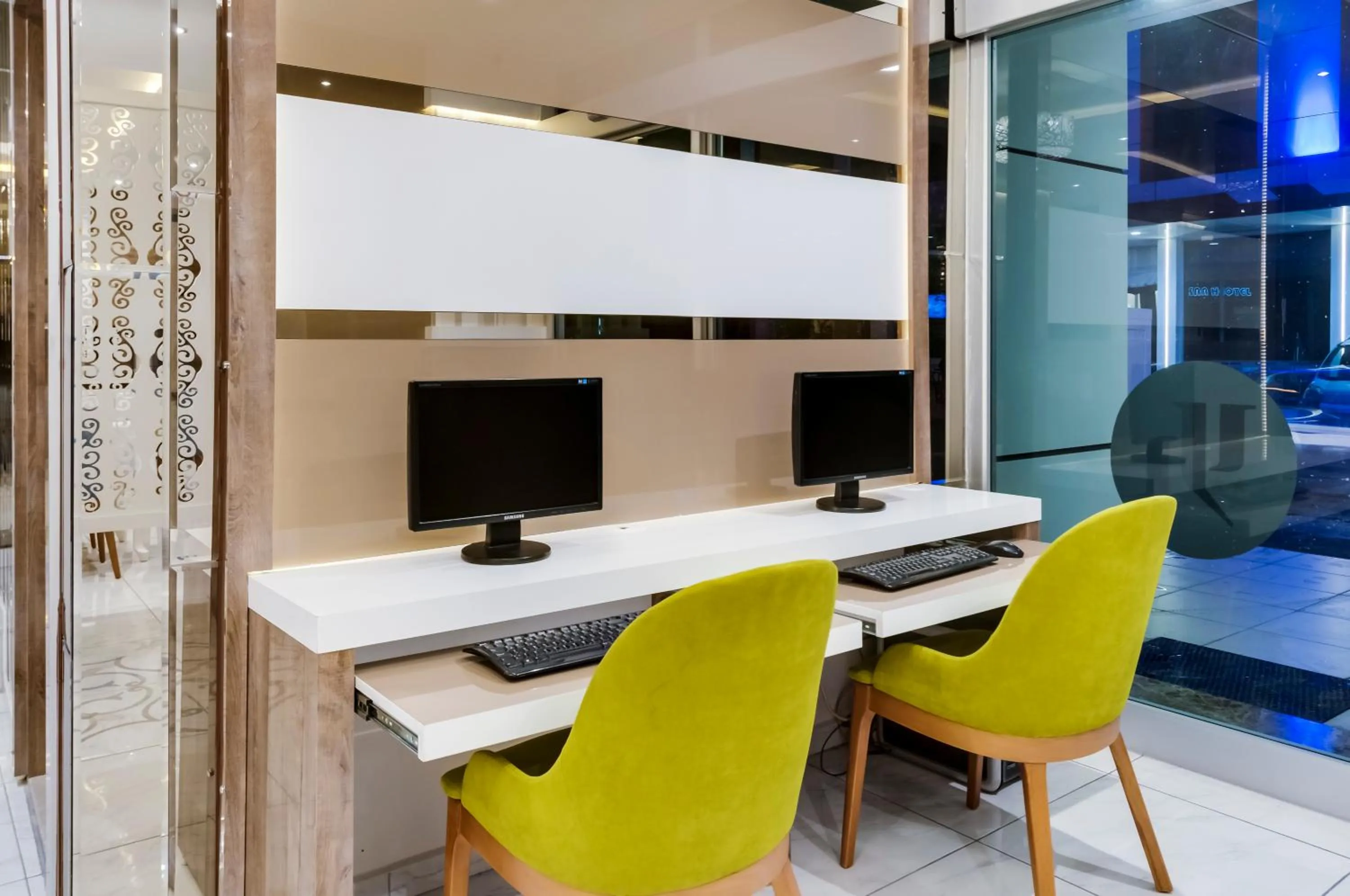 TV and multimedia in PARK YALÇIN HOTEL