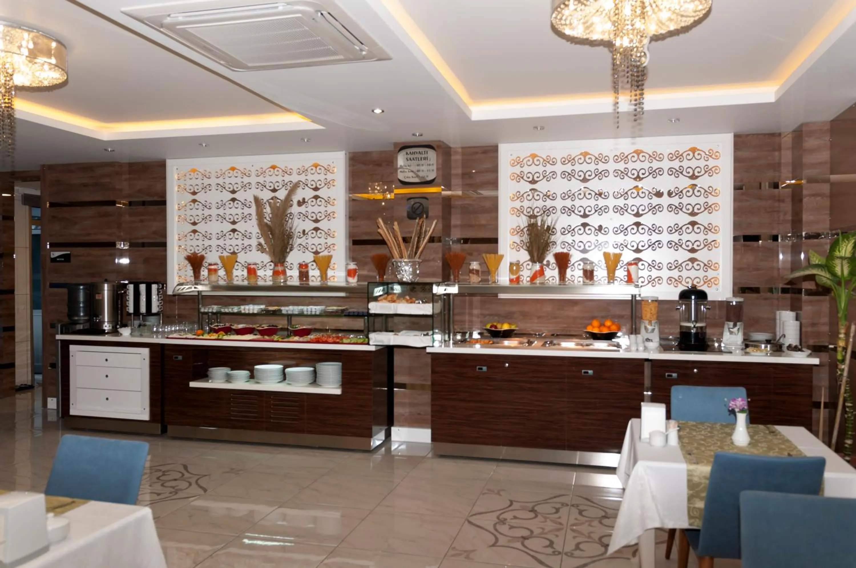 Restaurant/places to eat in PARK YALÇIN HOTEL