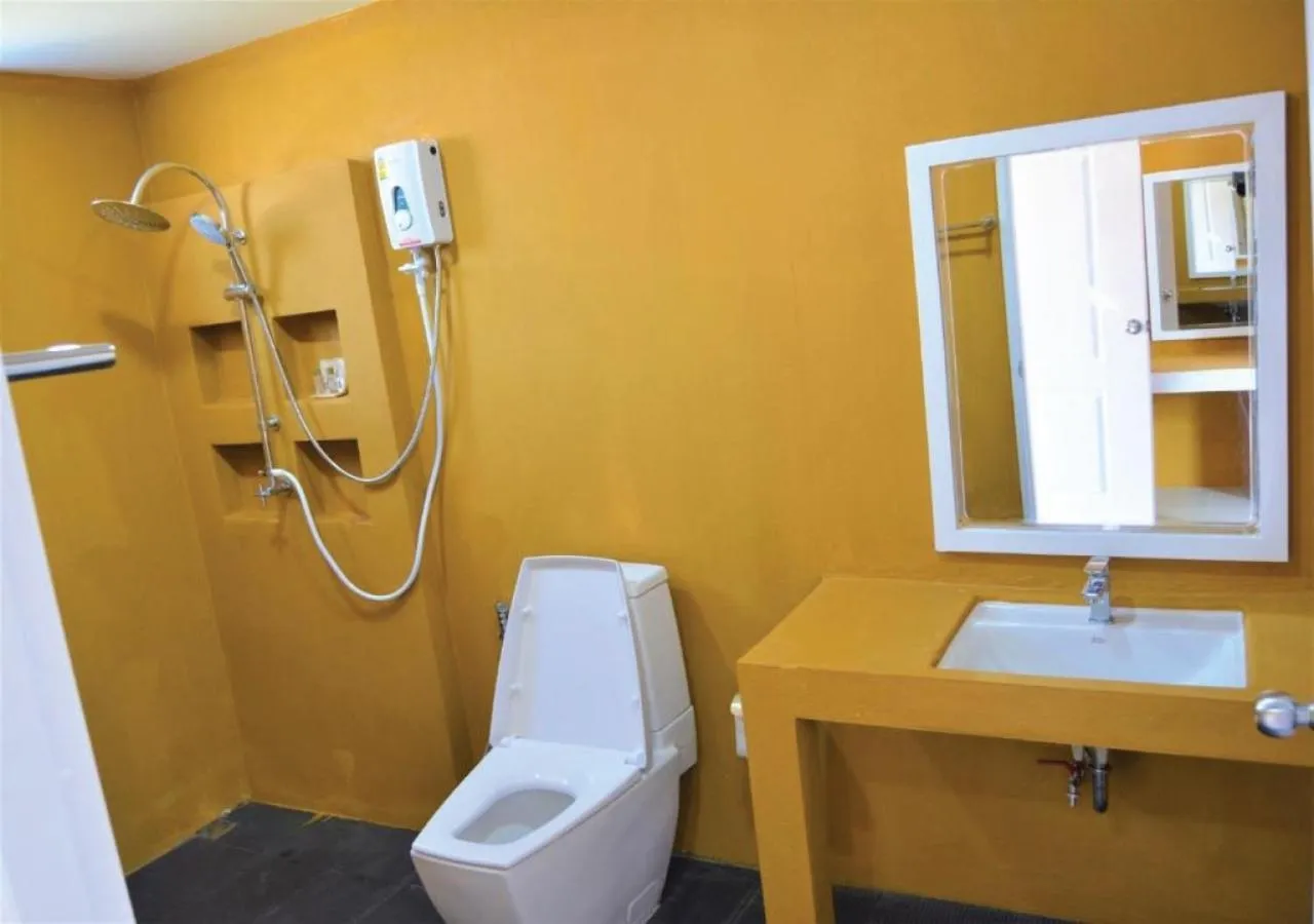 Toilet in World Cat Beach & Resort เวิลด์แคท บีช แอนด์ รีสอร์ท