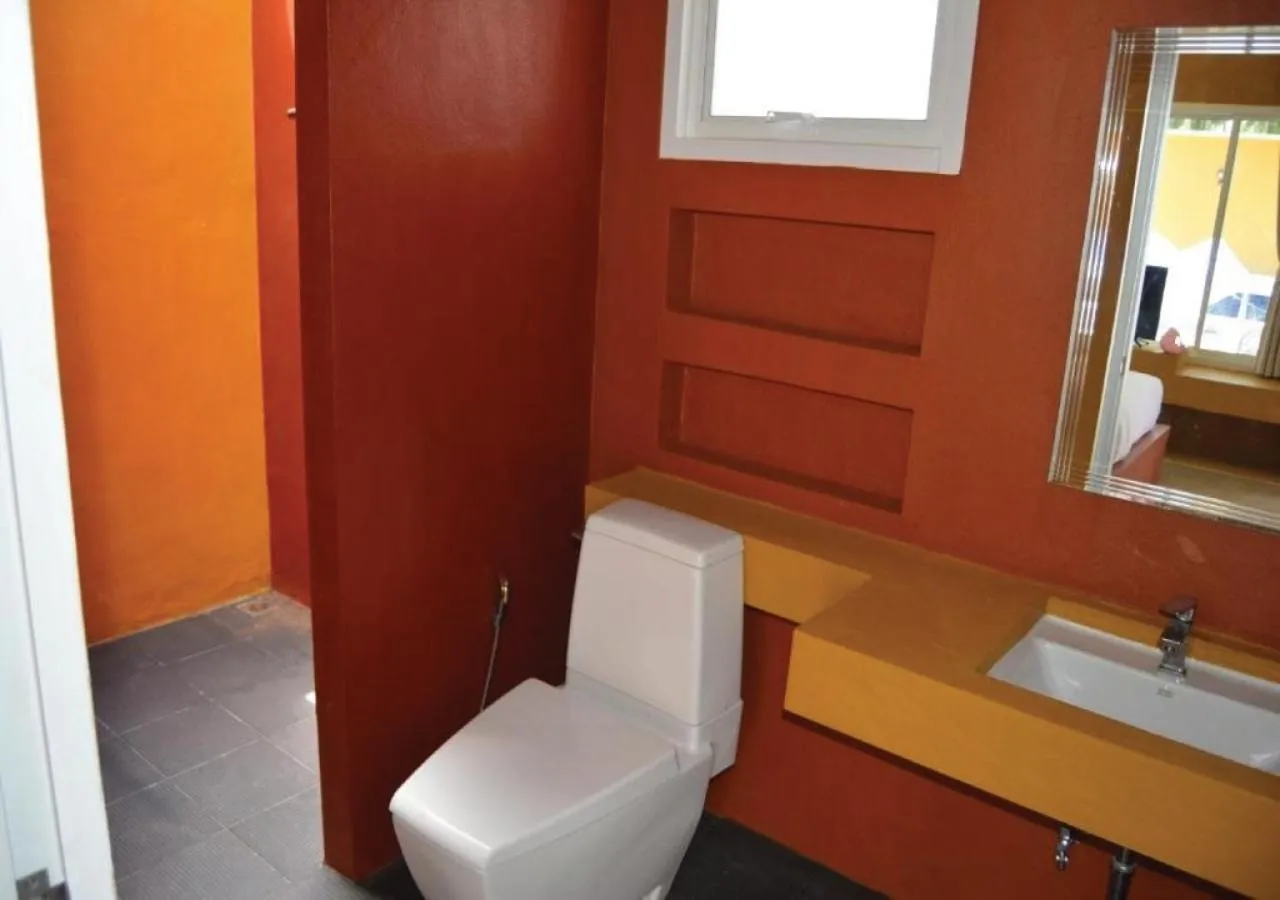 Toilet in World Cat Beach & Resort เวิลด์แคท บีช แอนด์ รีสอร์ท