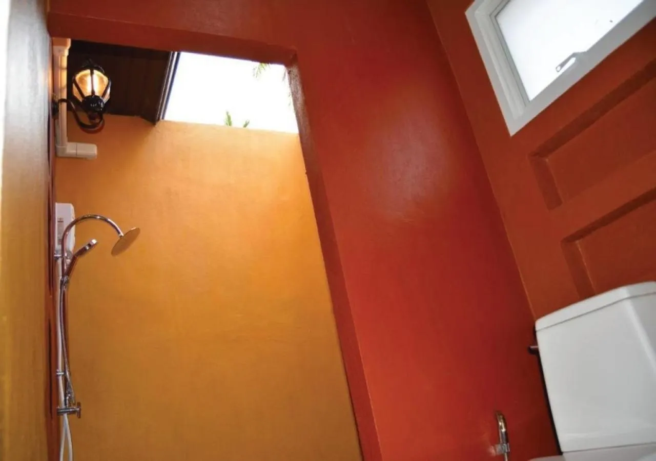 Shower in World Cat Beach & Resort เวิลด์แคท บีช แอนด์ รีสอร์ท