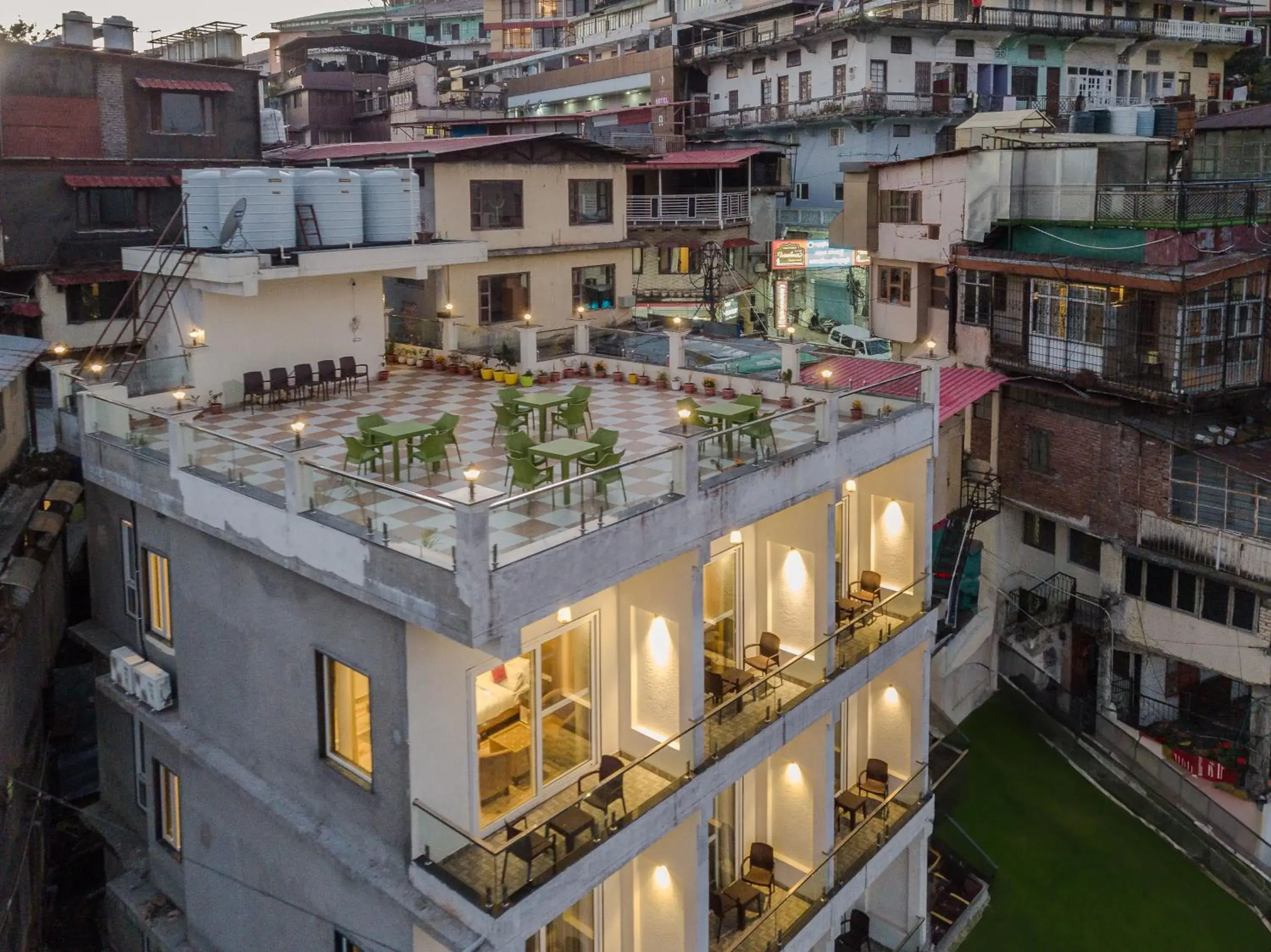 Property building in Hotel North Wood Property building in Hotel North Wood